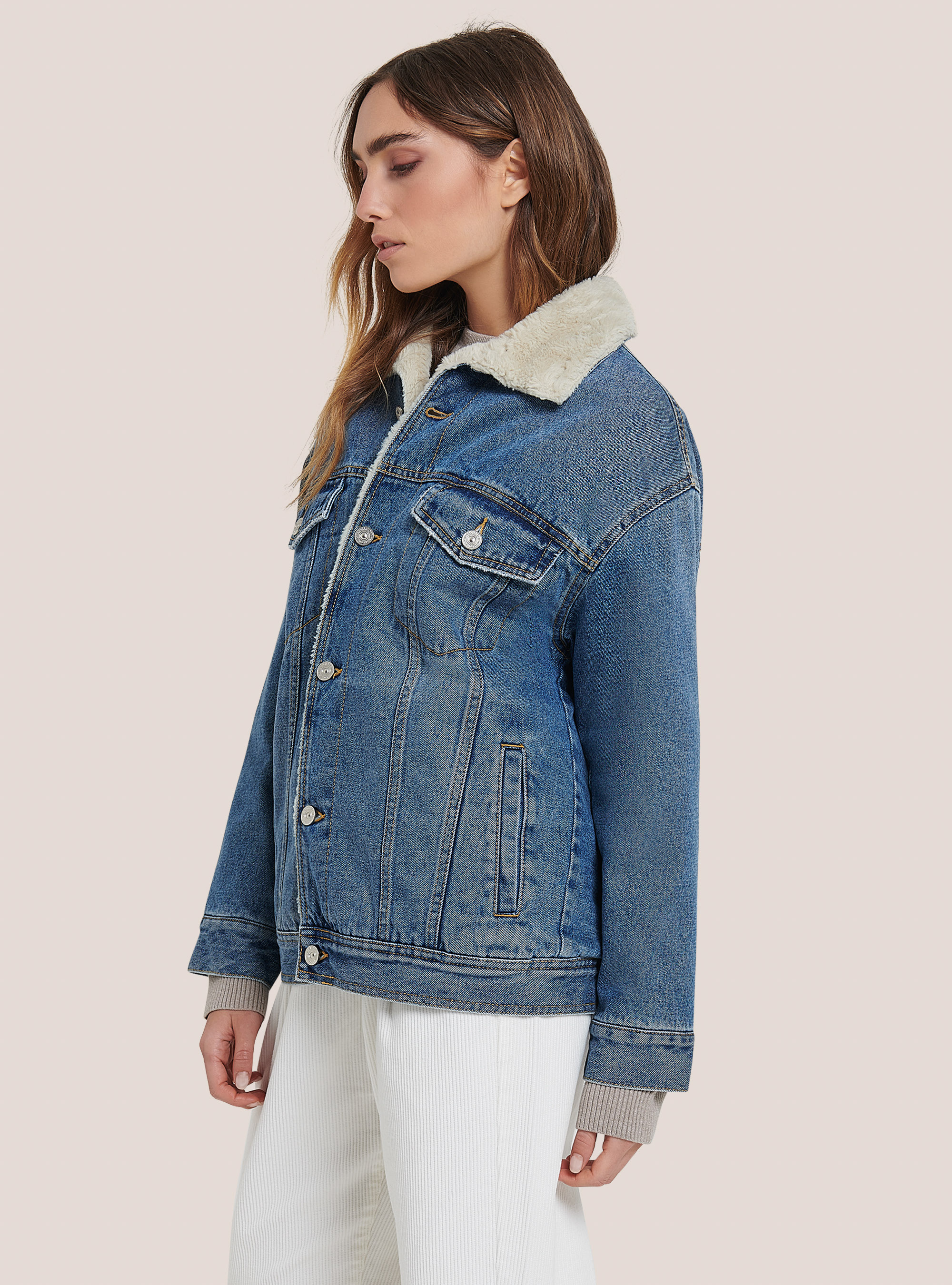 Chaqueta vaquera con inserciones de suave piel de cordero, AZUL