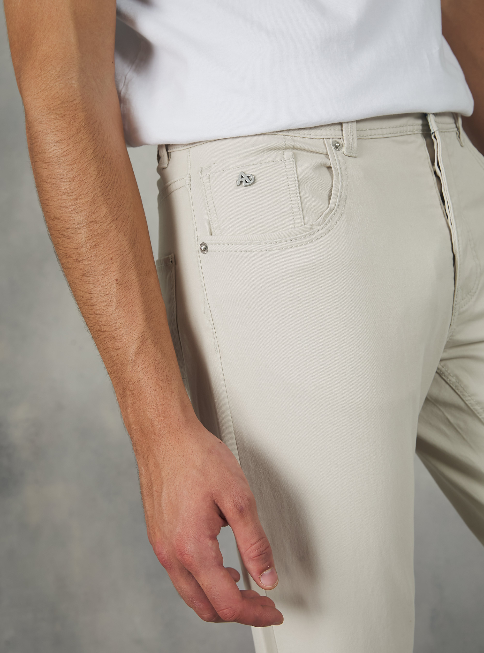 Pantalones ajustados de algod&oacute;n, WH1 OFF WHITE