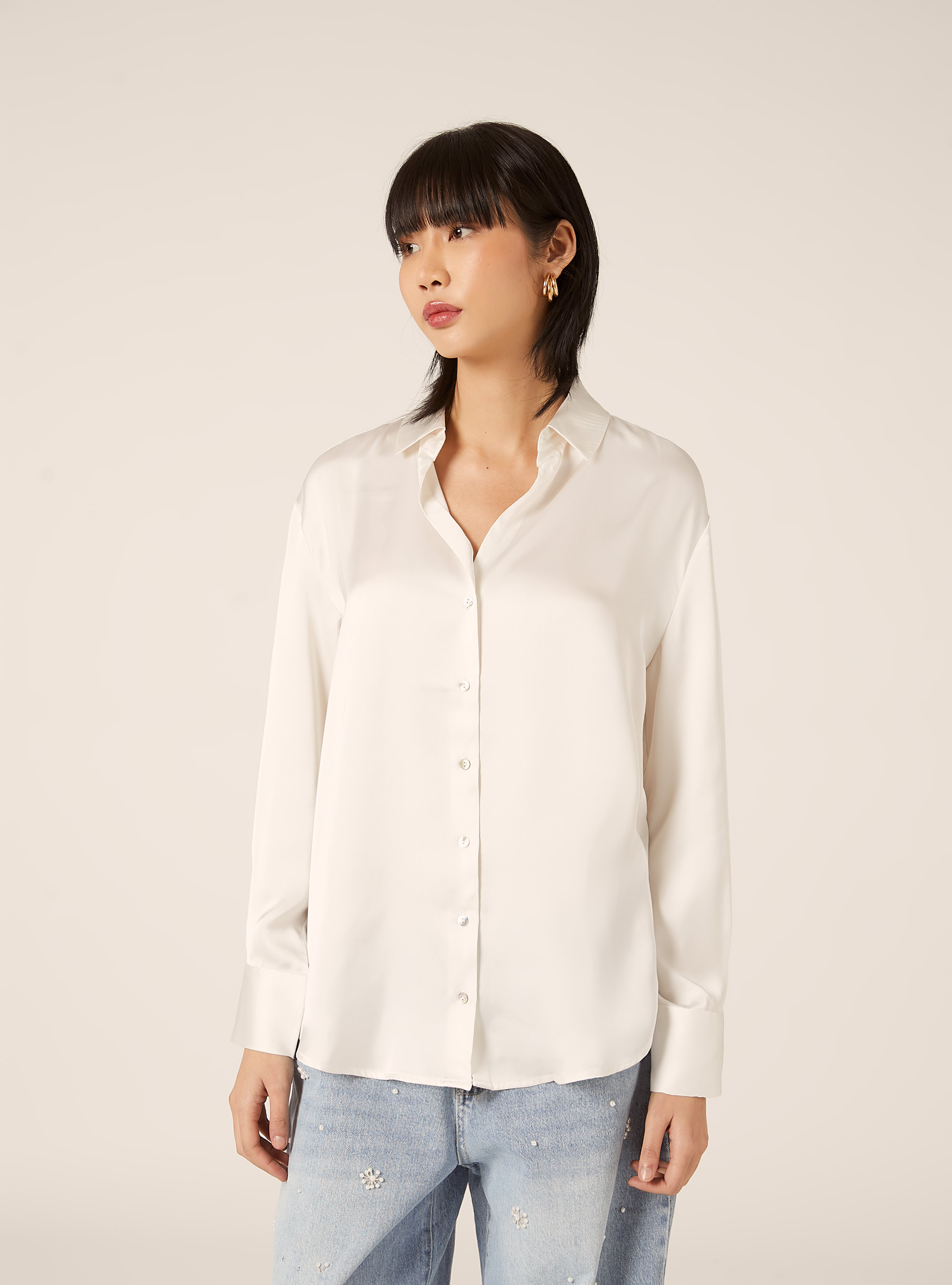 Camicia in satin con colletto a revers, WH2 WHITE