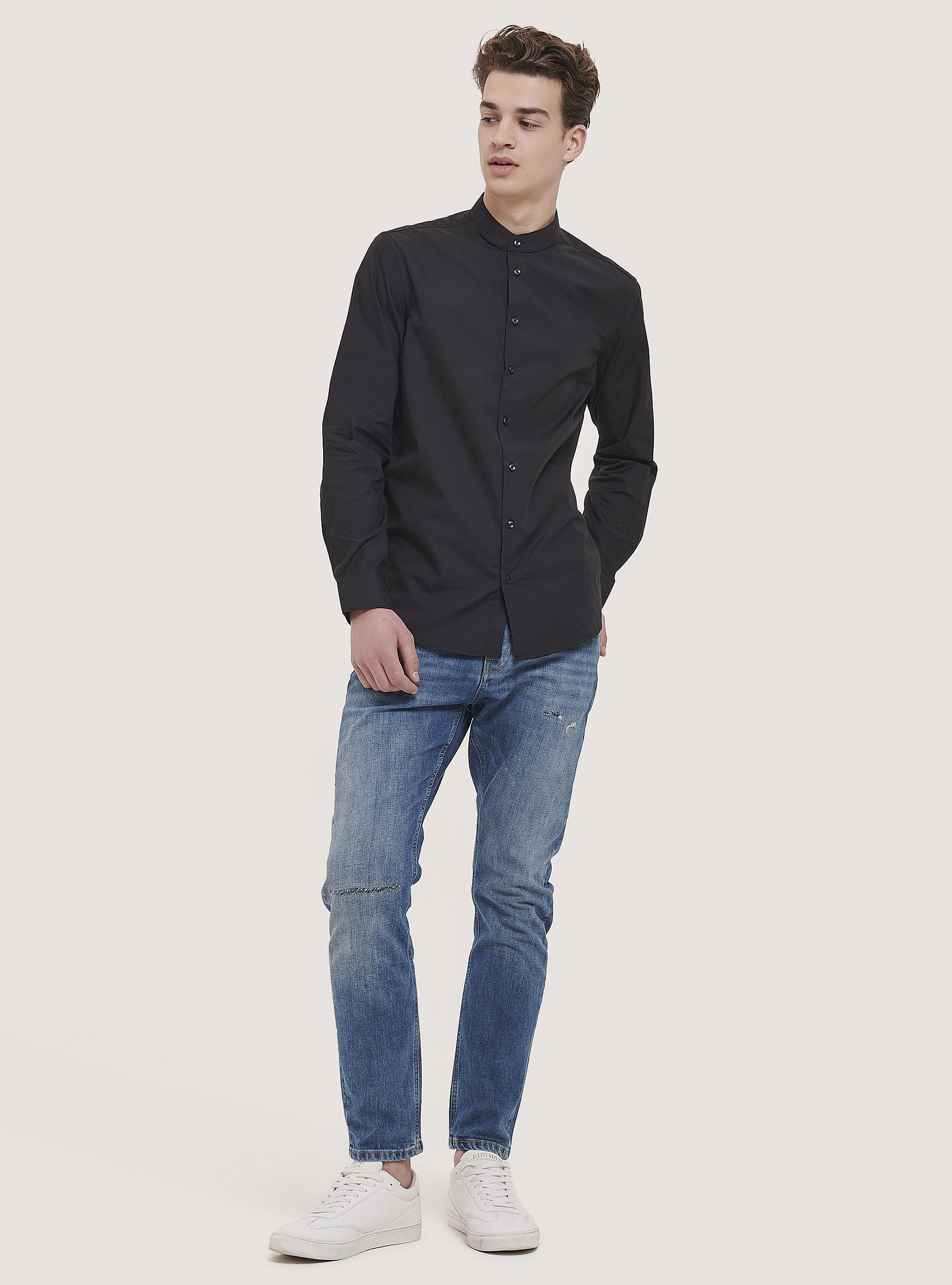 Camicia in tinta unita con collo coreano, NERO