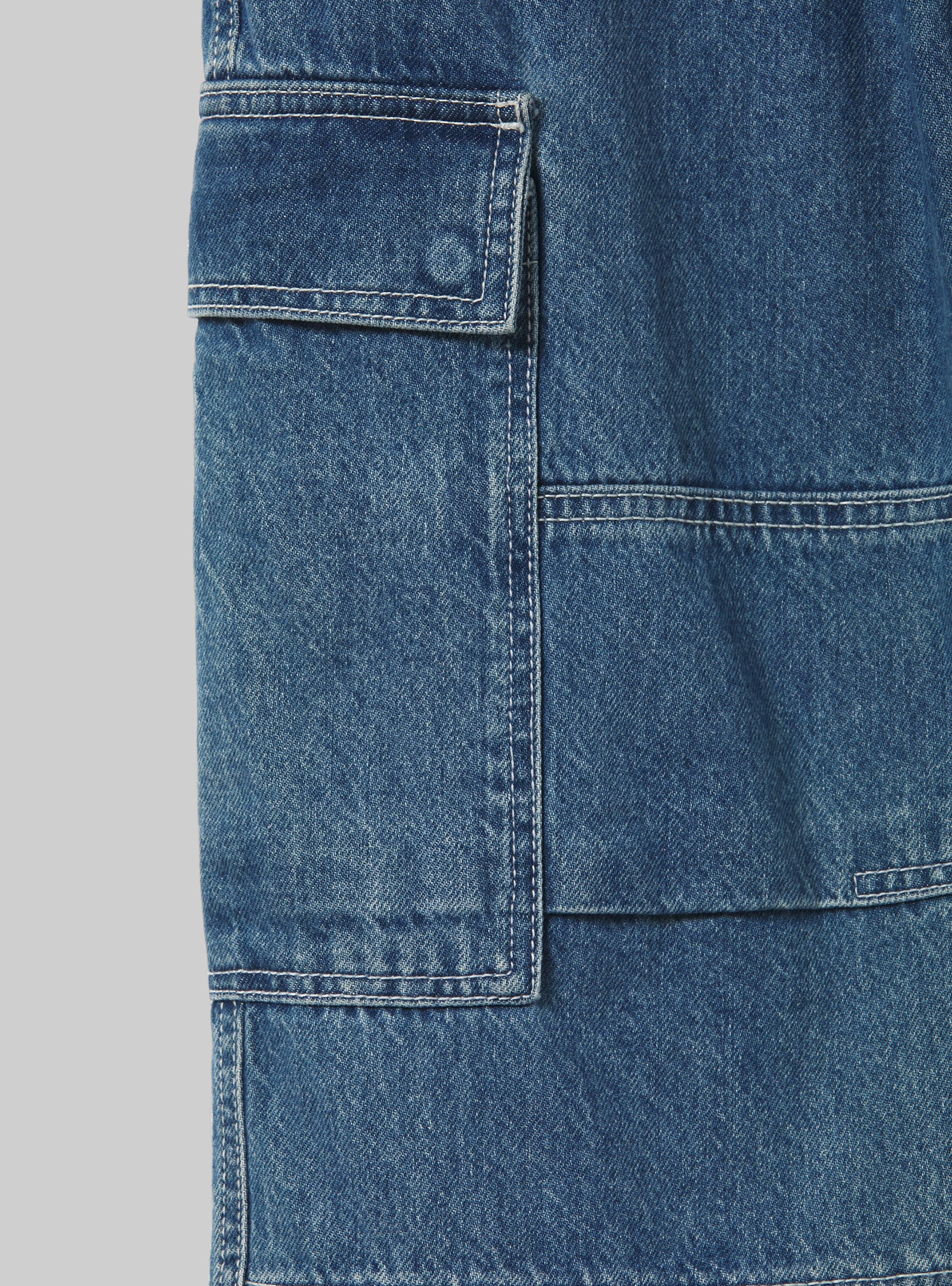 Jeans cargo con impunture a contrasto, D003 MEDIUM BLUE