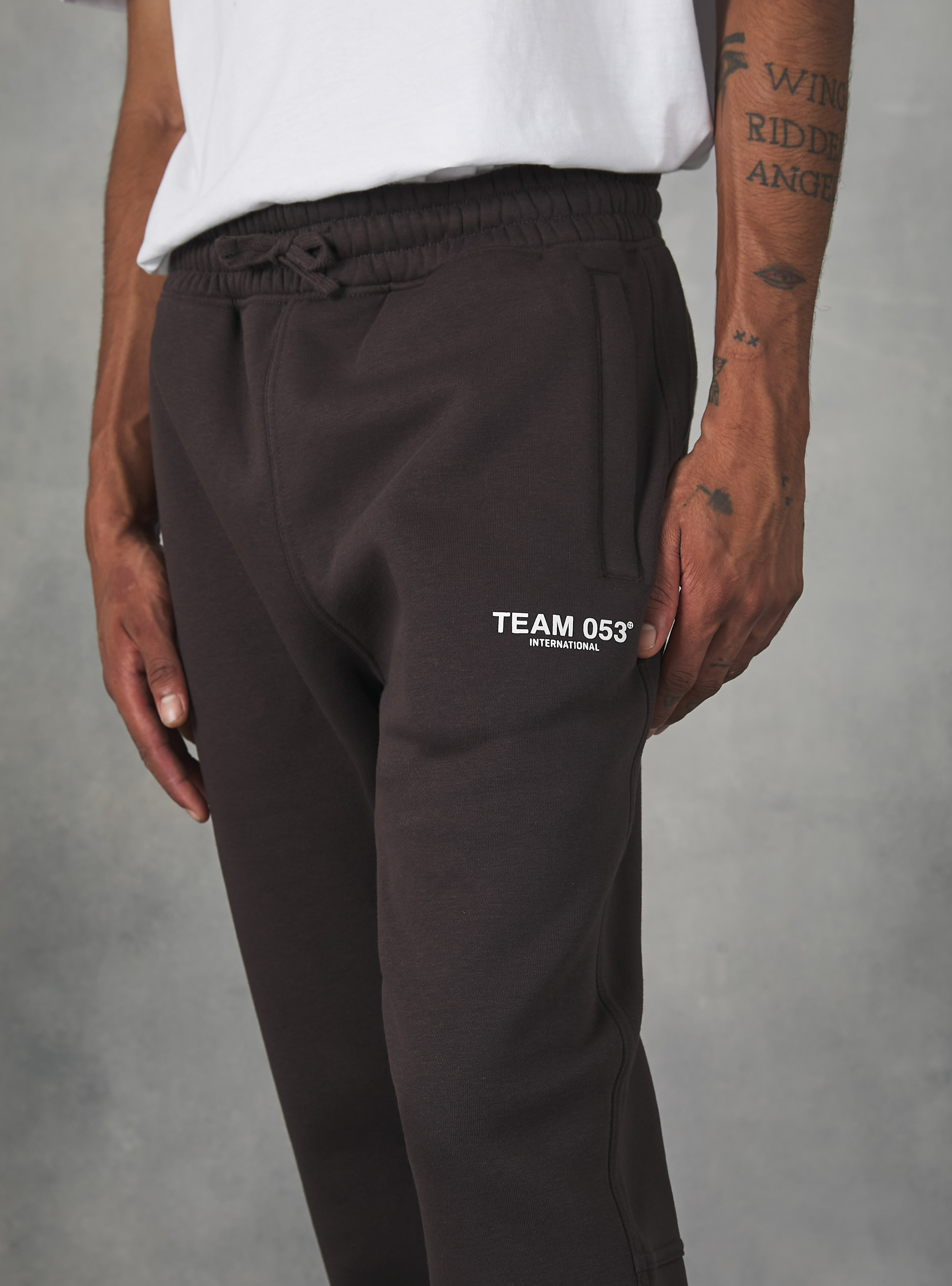 Jogger trousers with Team 053 print, BR1 BROWN DARK