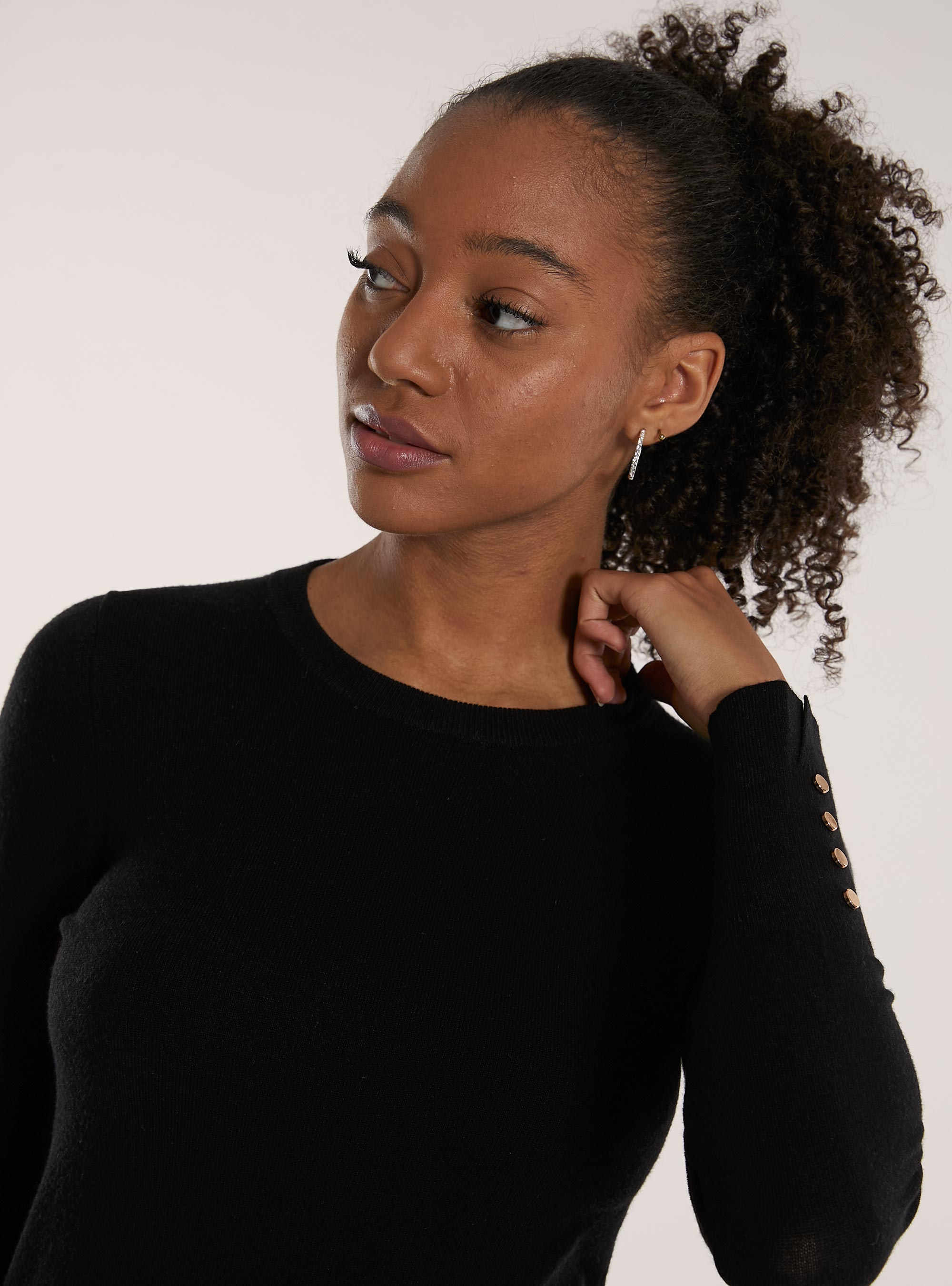 Maglia girocollo con bottoni, BK1 BLACK