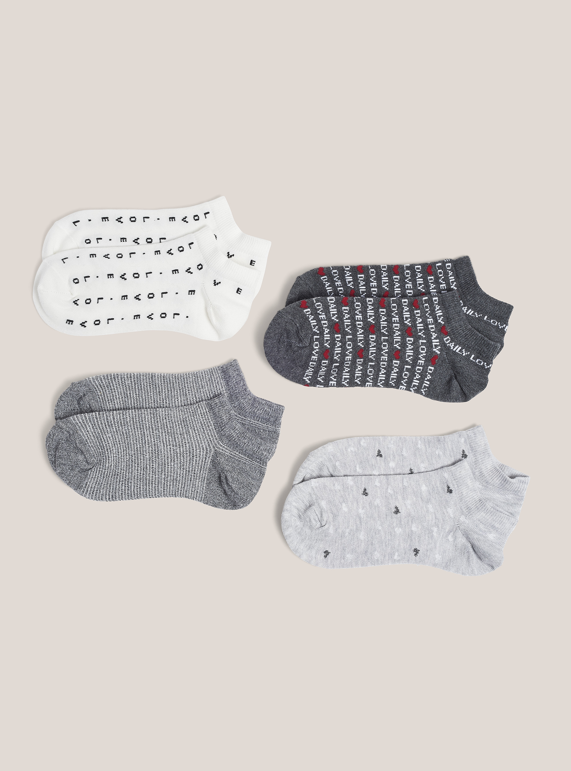 Set of 4 pairs of socks with embroidery, LOVE