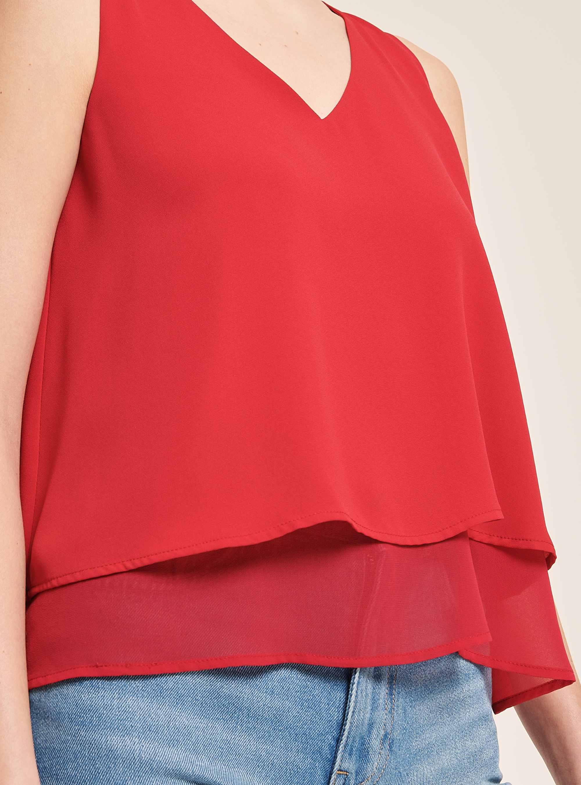 Sleeveless v-neck blouse, RED