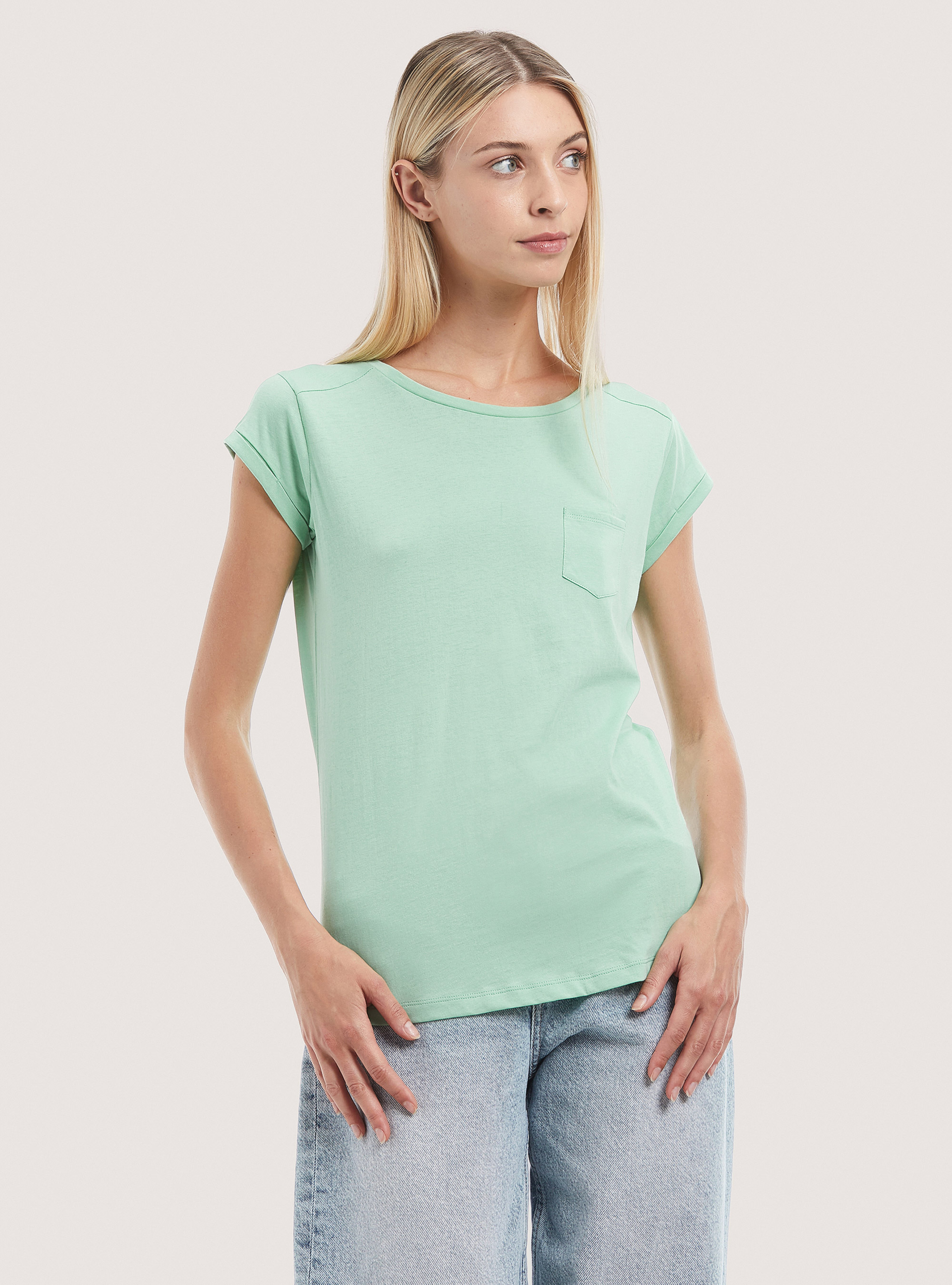 Basic cotton T-shirt with breast pocket, C6704 GREEN