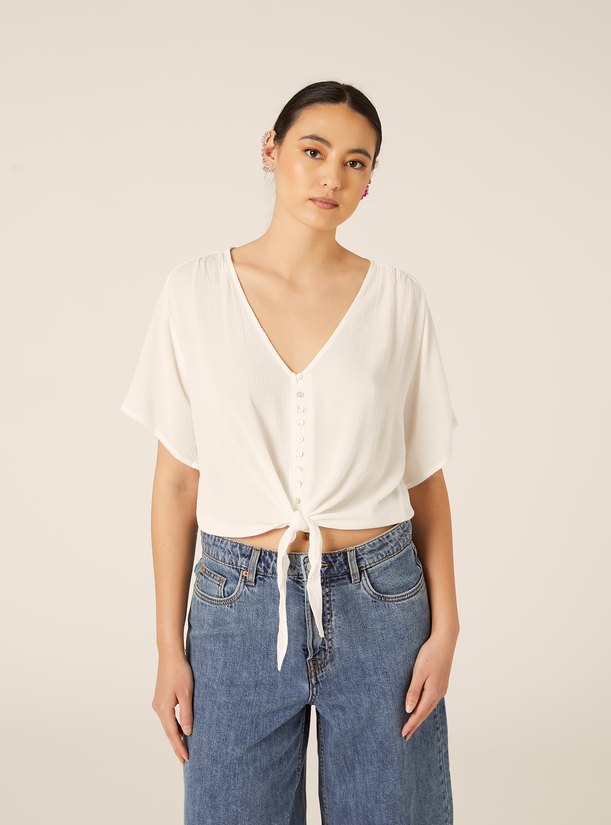 Solid color V-neck shirt with tie-waist, WH1 OFF WHITE