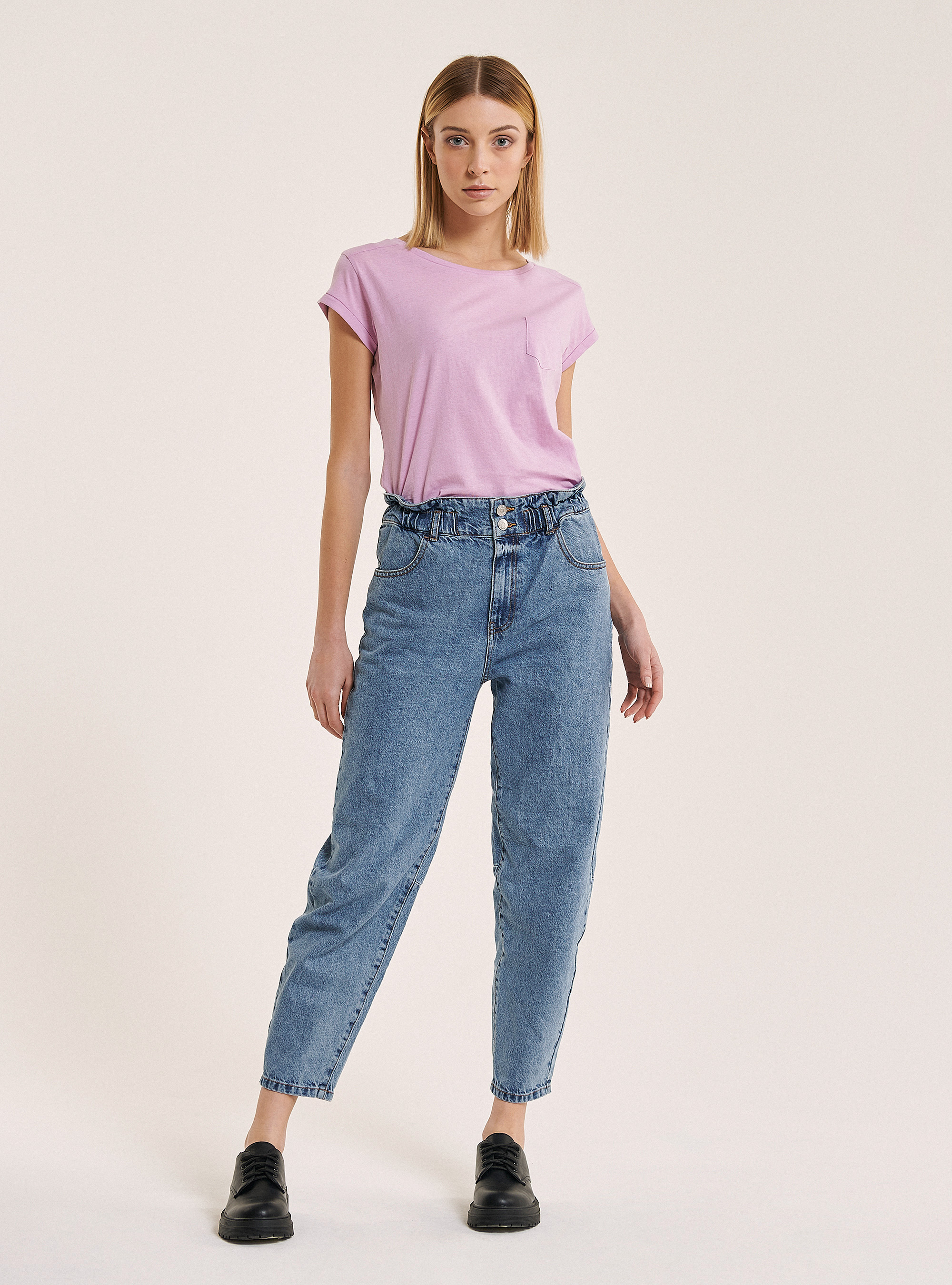 Camiseta básica de algodón con bolsillo en el pecho, C4546 LILLAC