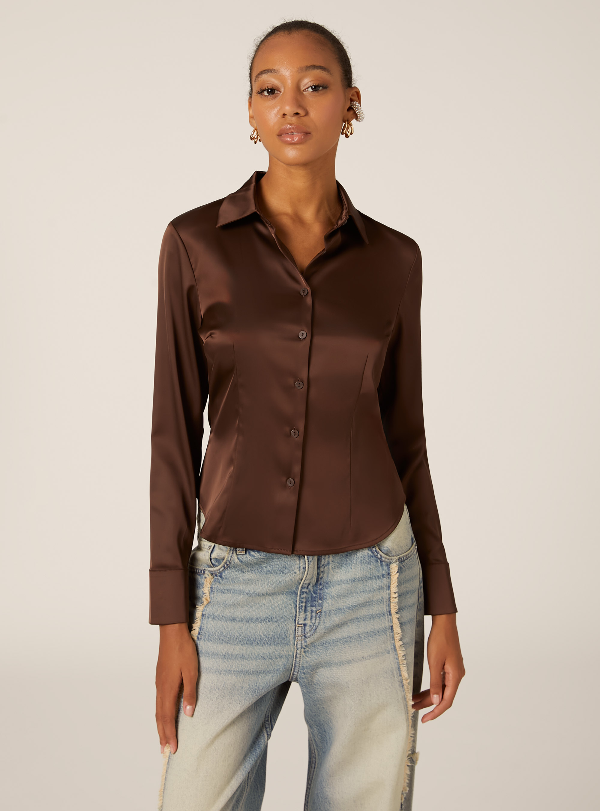Camisa ajustada satinada, BR2 BROWN MEDIUM