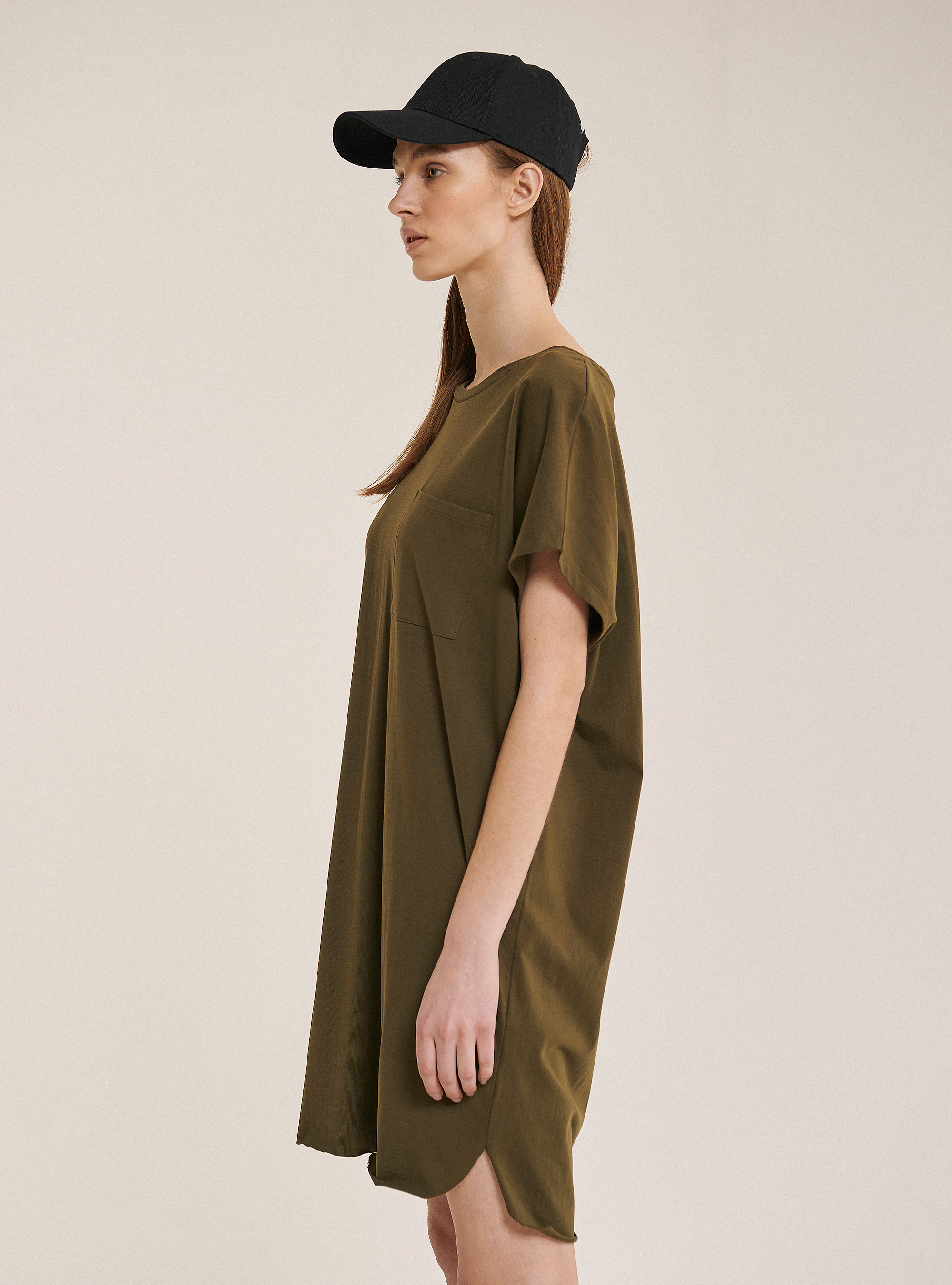 Vestido b&aacute;sico con bolsillo en color s&oacute;lido, CAQUI