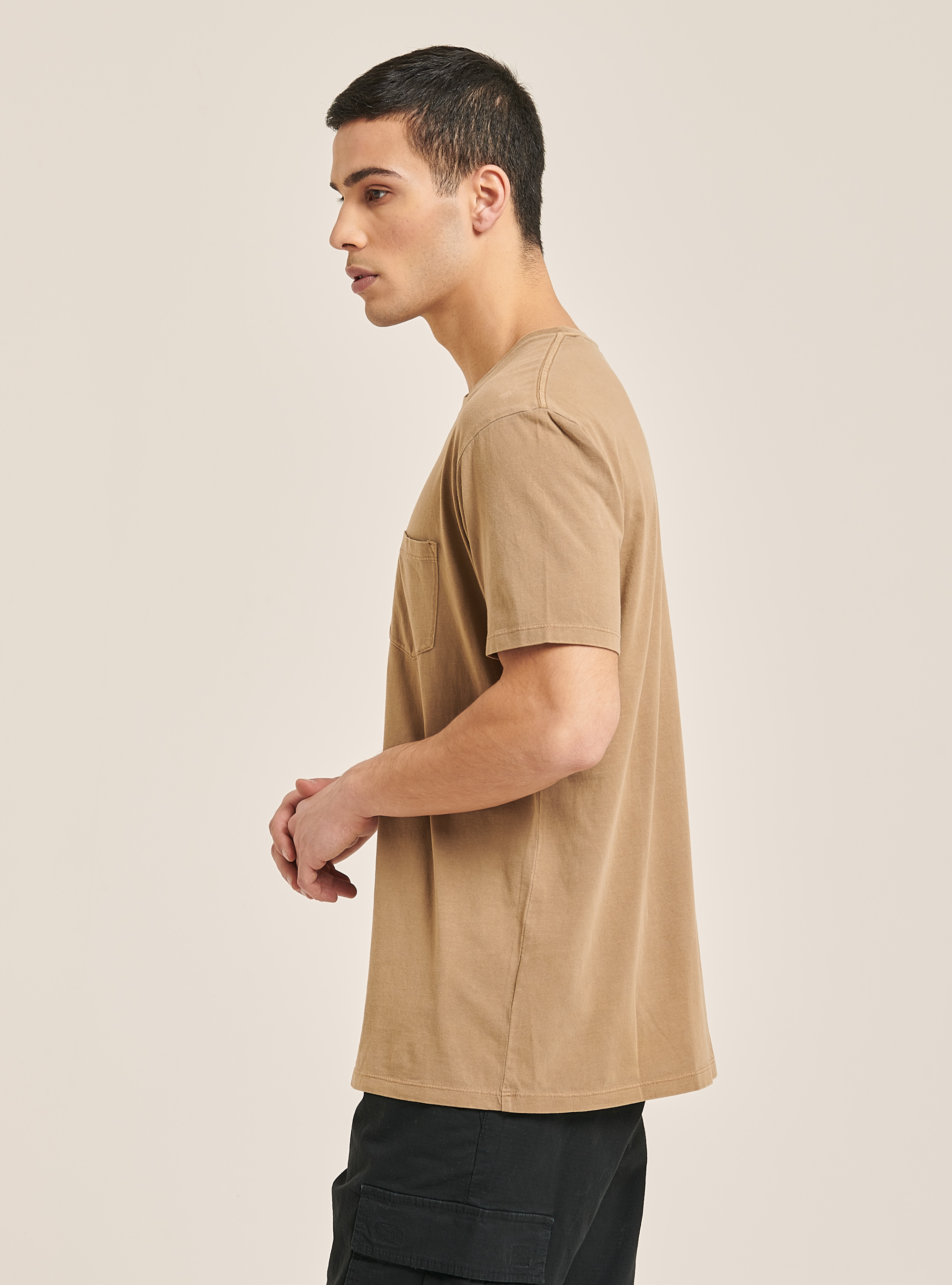 Camiseta de cuello redondo con bolsillo en el pecho, BG2 BEIGE MEDIUM