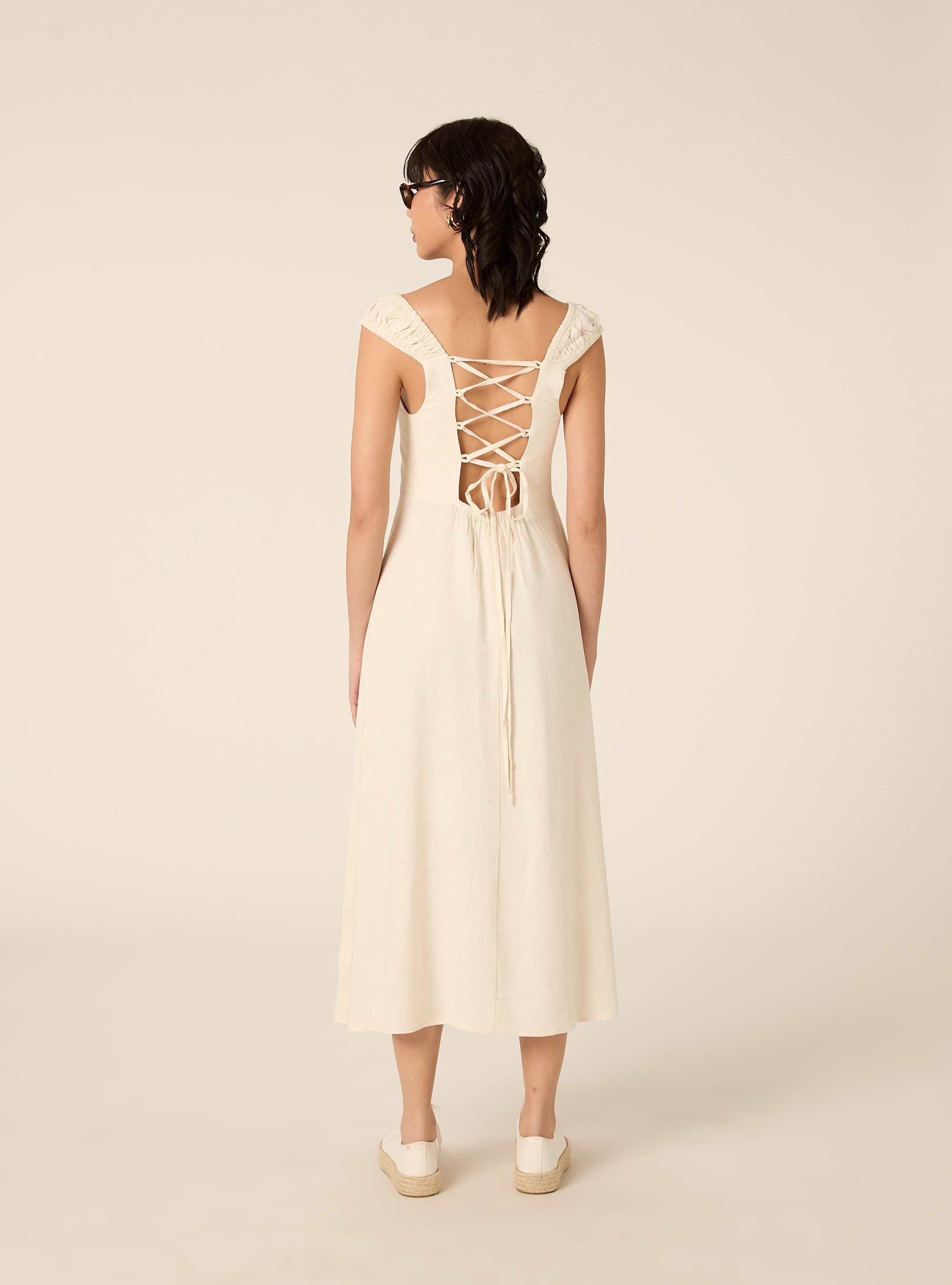 Vestito incrociato sulla schiena in misto lino, MBG3 BEIGE MEL LIGHT