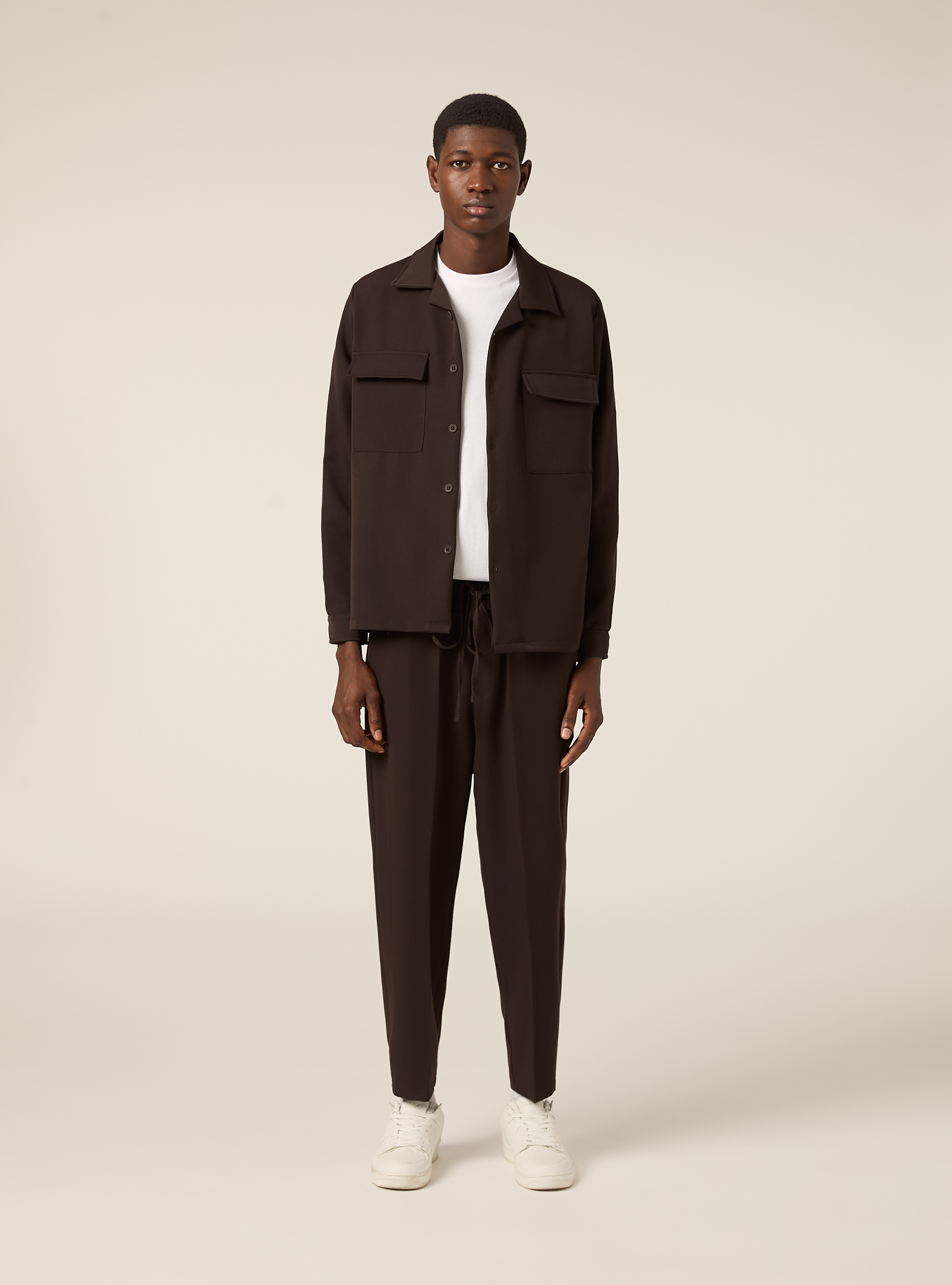 Camicia basic con tasconi, BR1 BROWN DARK