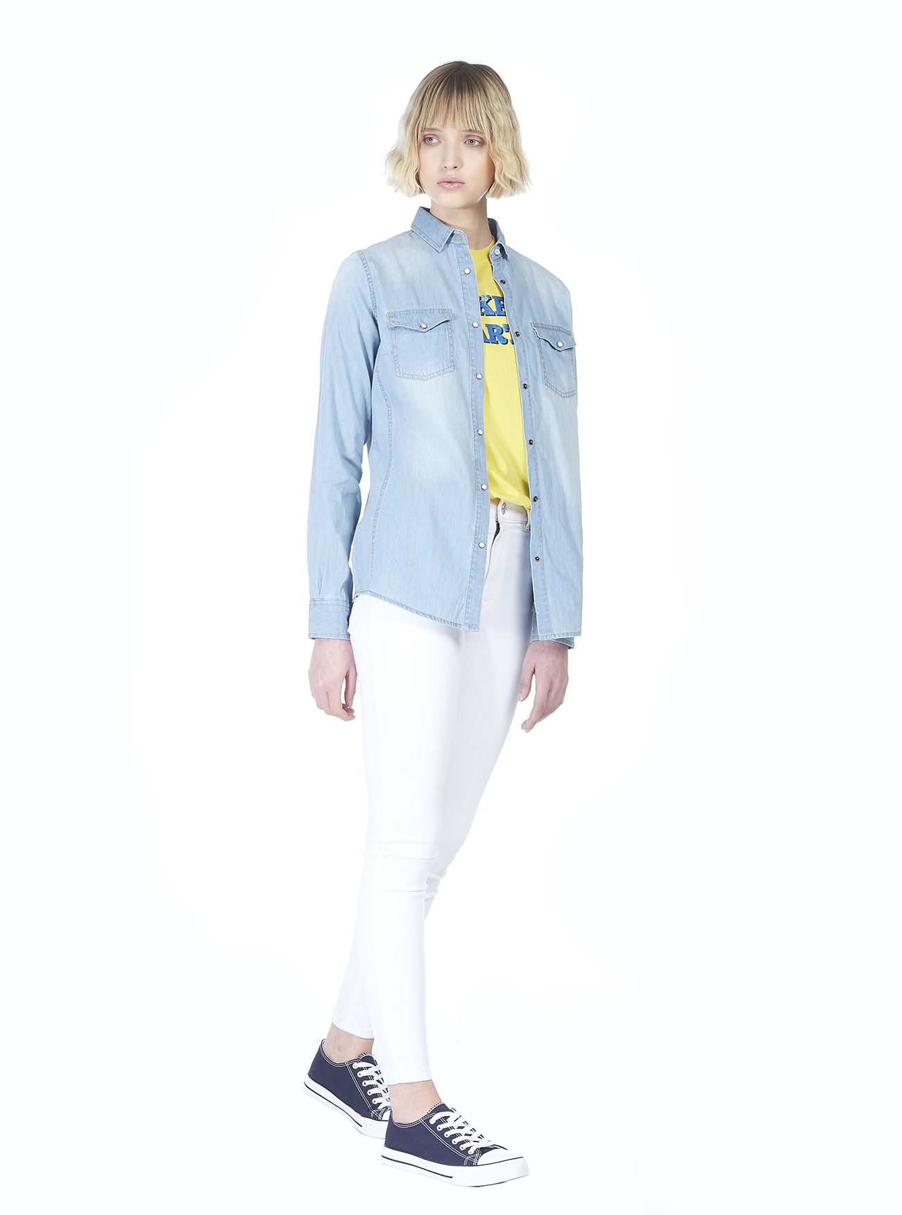 Camicia di jeans slim fit con tasche frontali, AZZURRO