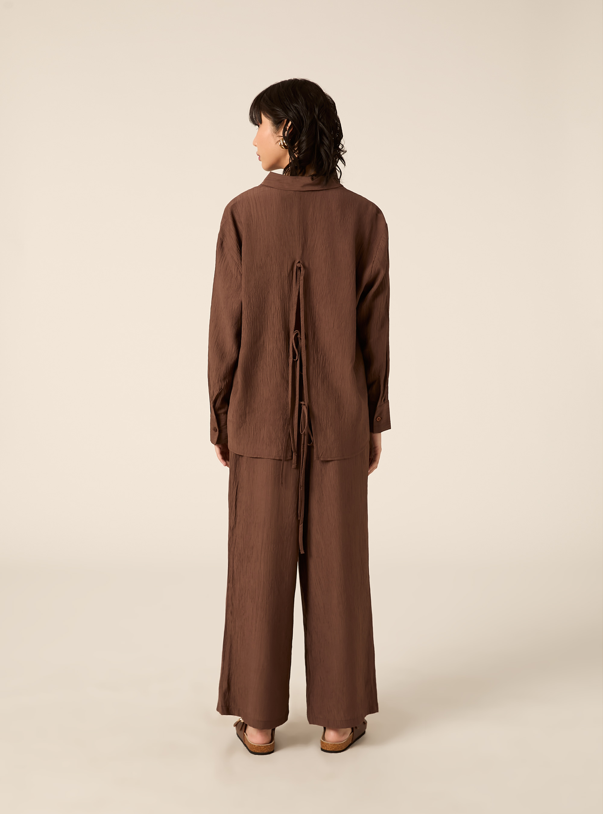 Camicia in crepe con lacci sul dietro, BR2 BROWN MEDIUM