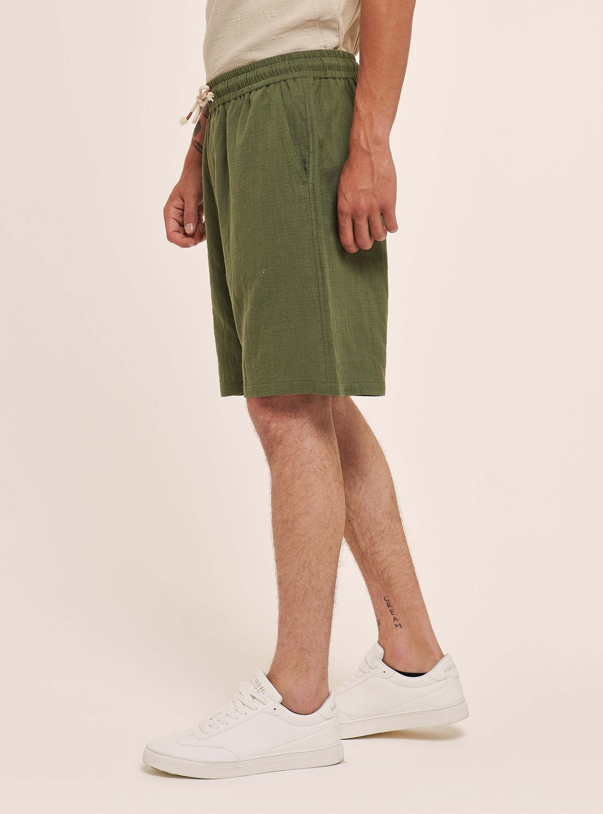 Bermuda de algod&oacute;n con cintura el&aacute;stica, C6604 KAKY