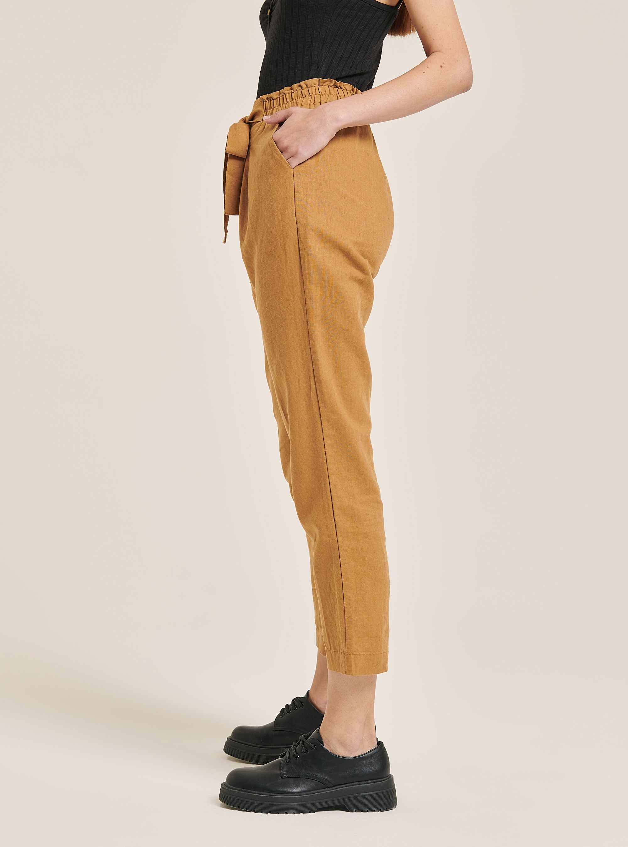 Paperbag linen trousers, C5527 CAMEL
