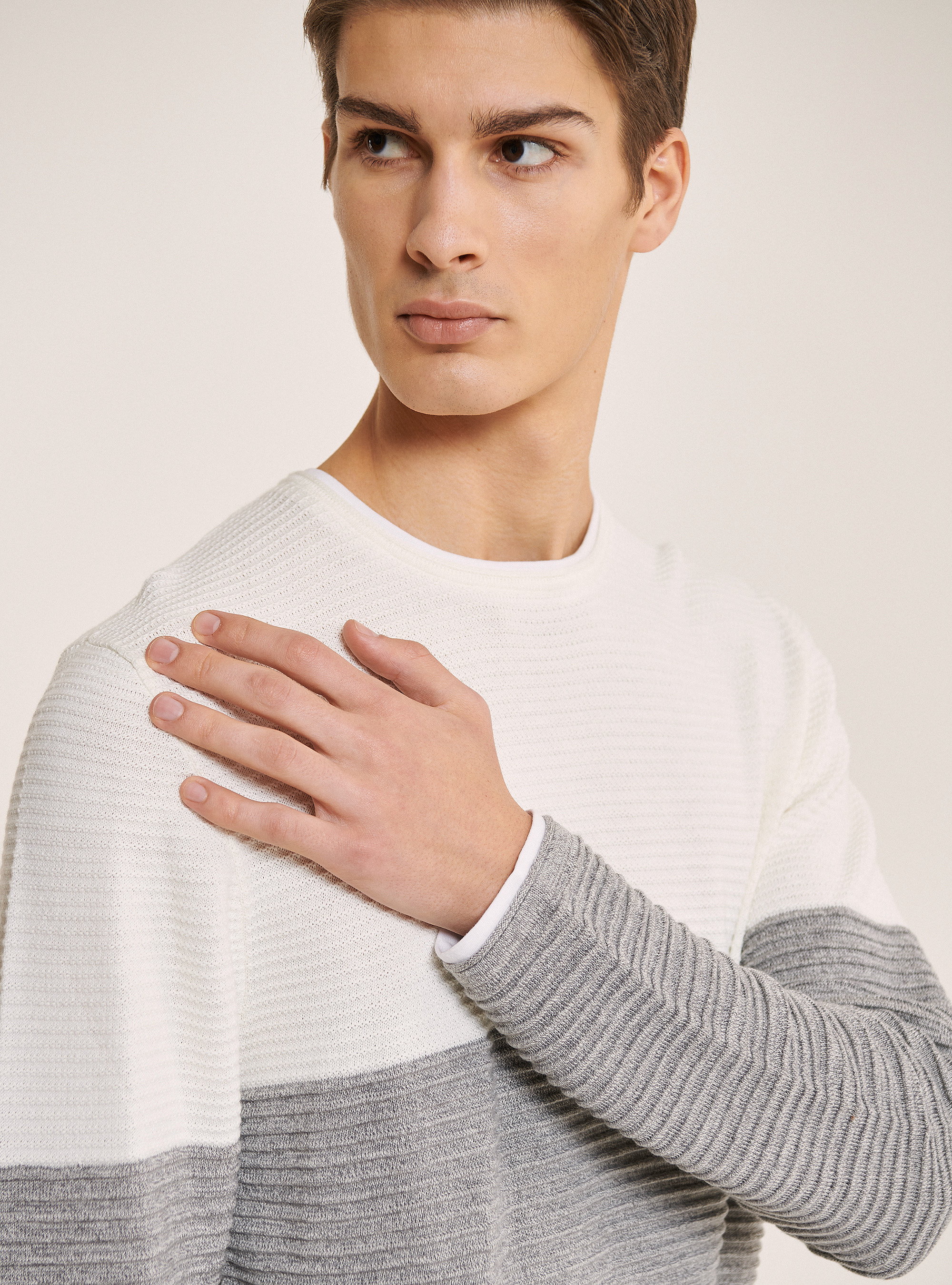 Rolling neck pullover with t-shirt details, WHITE