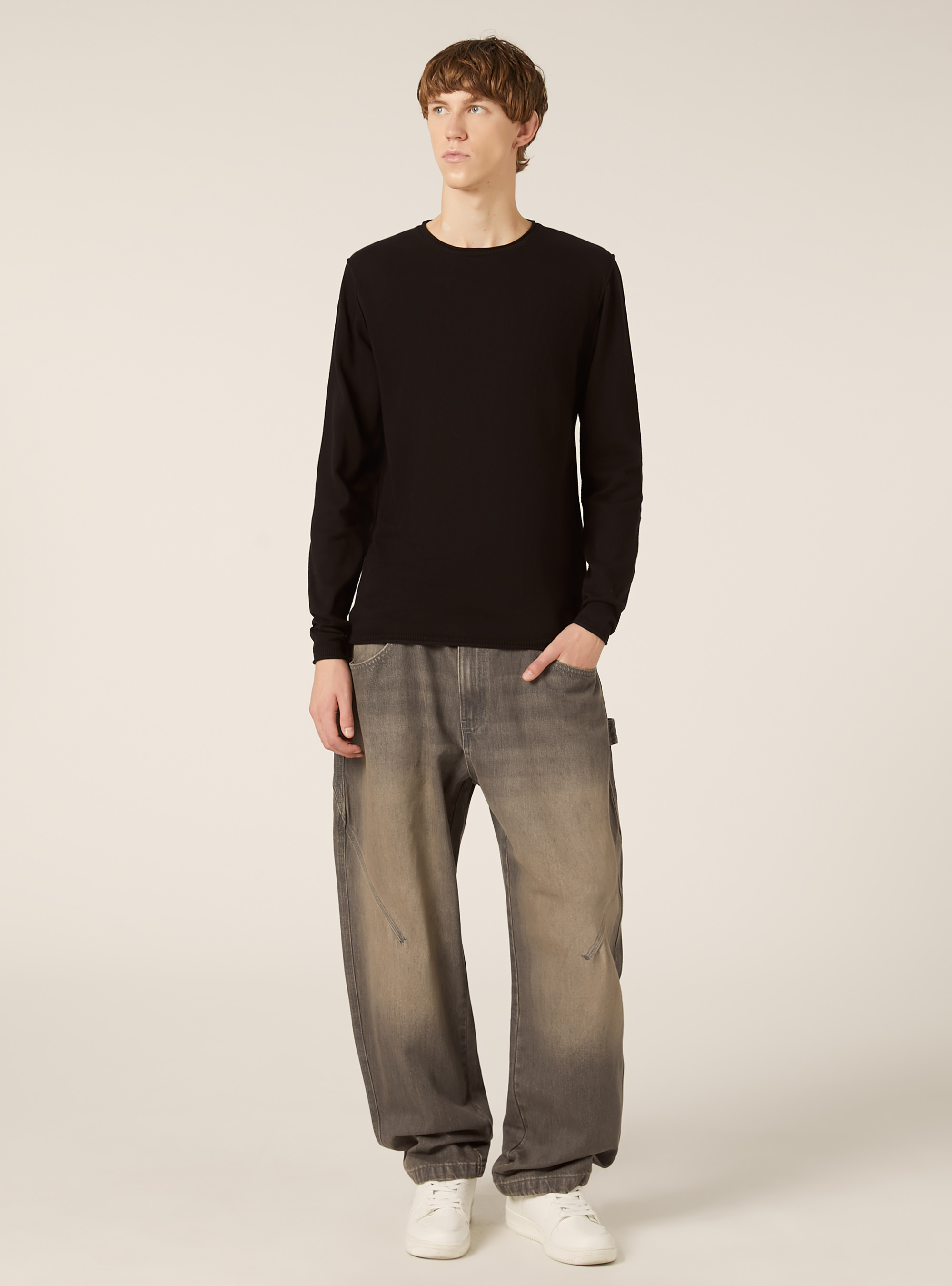 Raw cut pullover with roll neck, BK1 BLACK