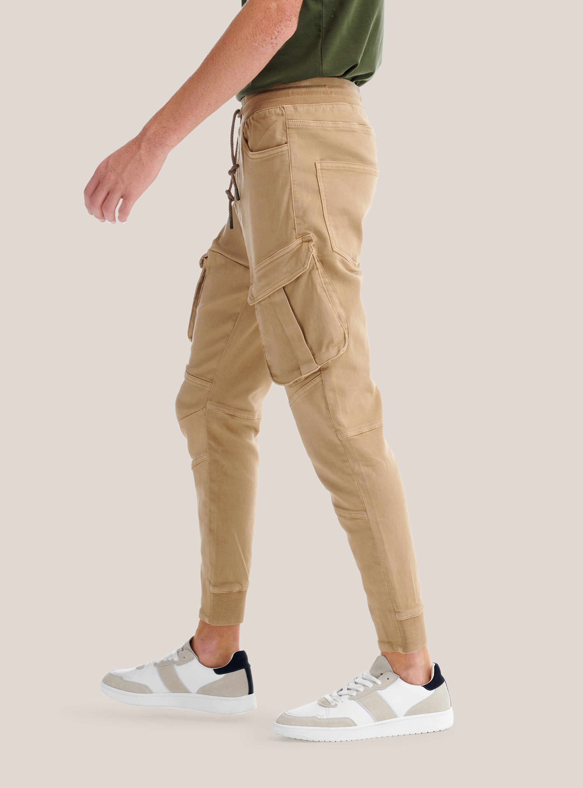 Jogger avec coulisse et poches, C581 BEIGE