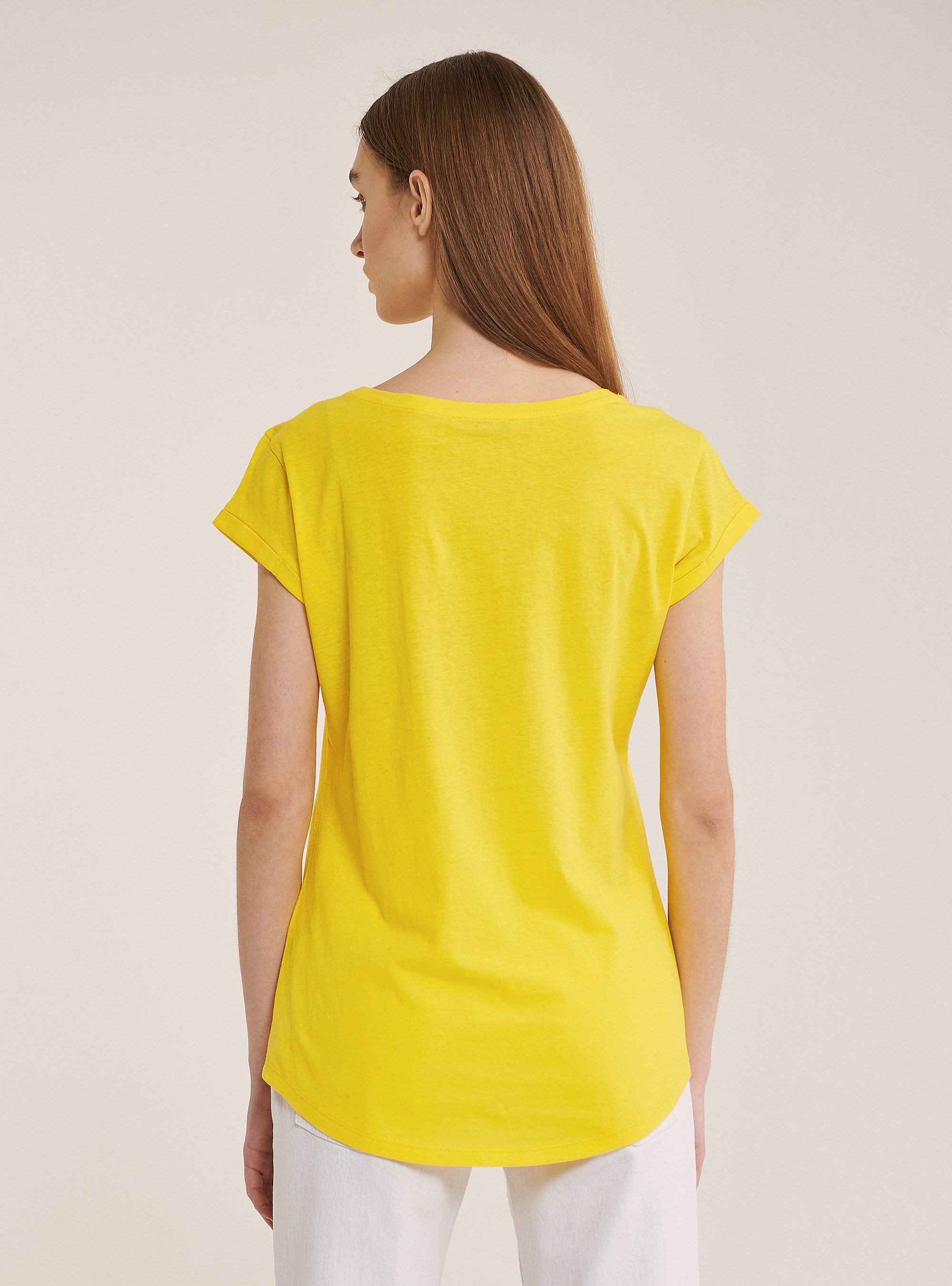 Camiseta esencial de algod&oacute;n con bolsillo en el pecho, C785 YELLOW