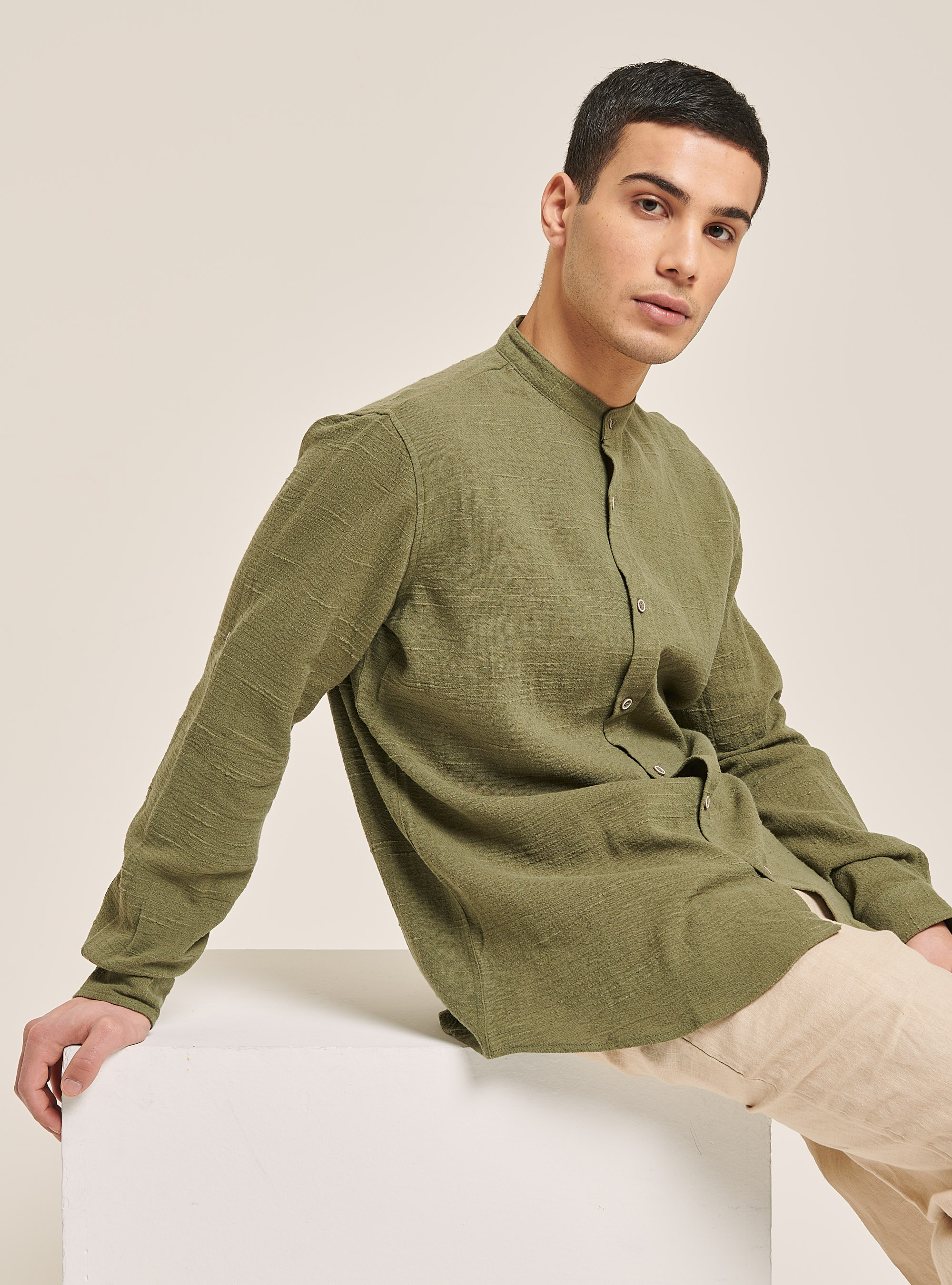 Camisa de mezcla de lino con cuello coreano, CAQUI
