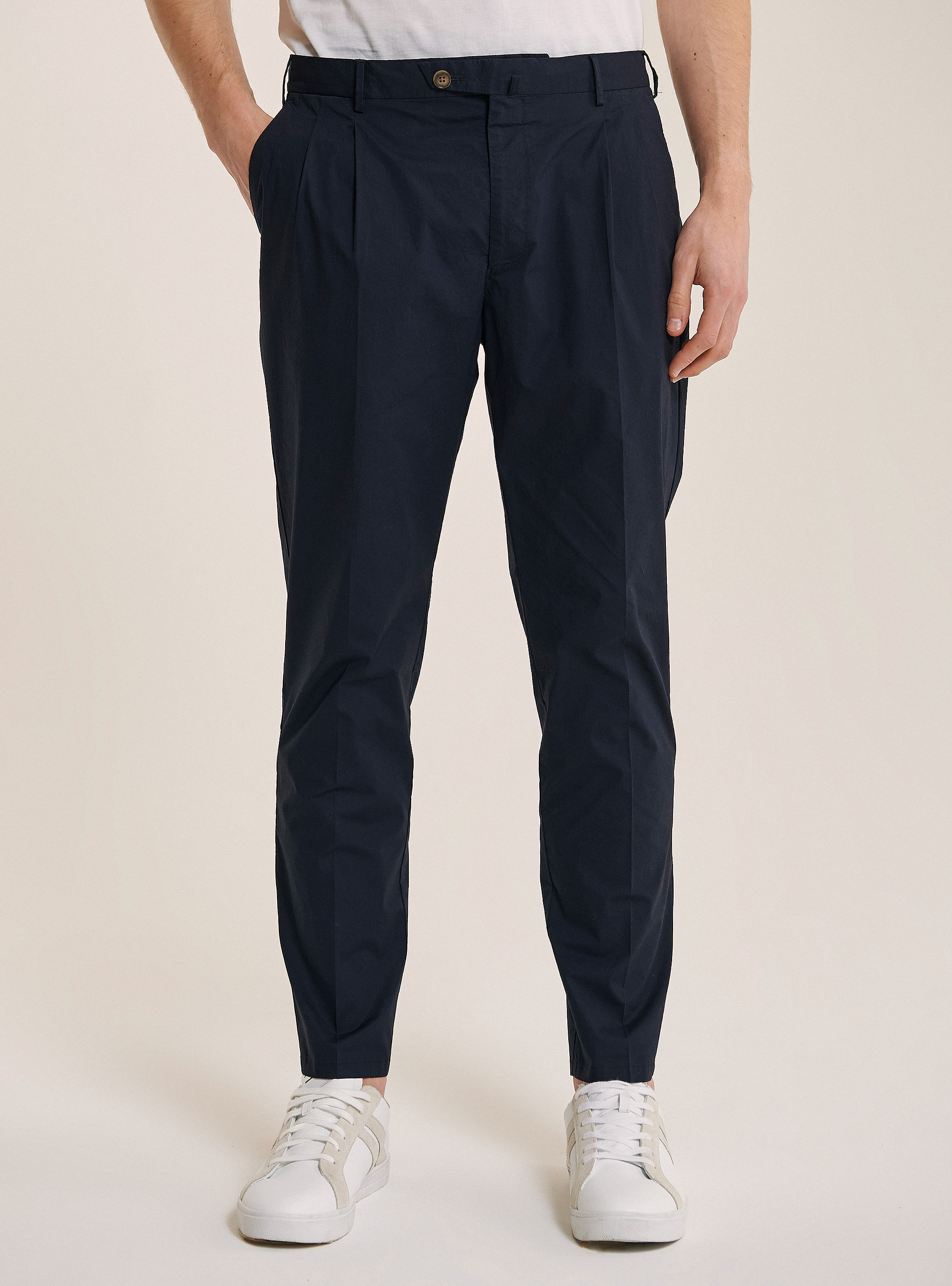 Pantalone in cotone con doppia pinces, NA1 NAVY DARK