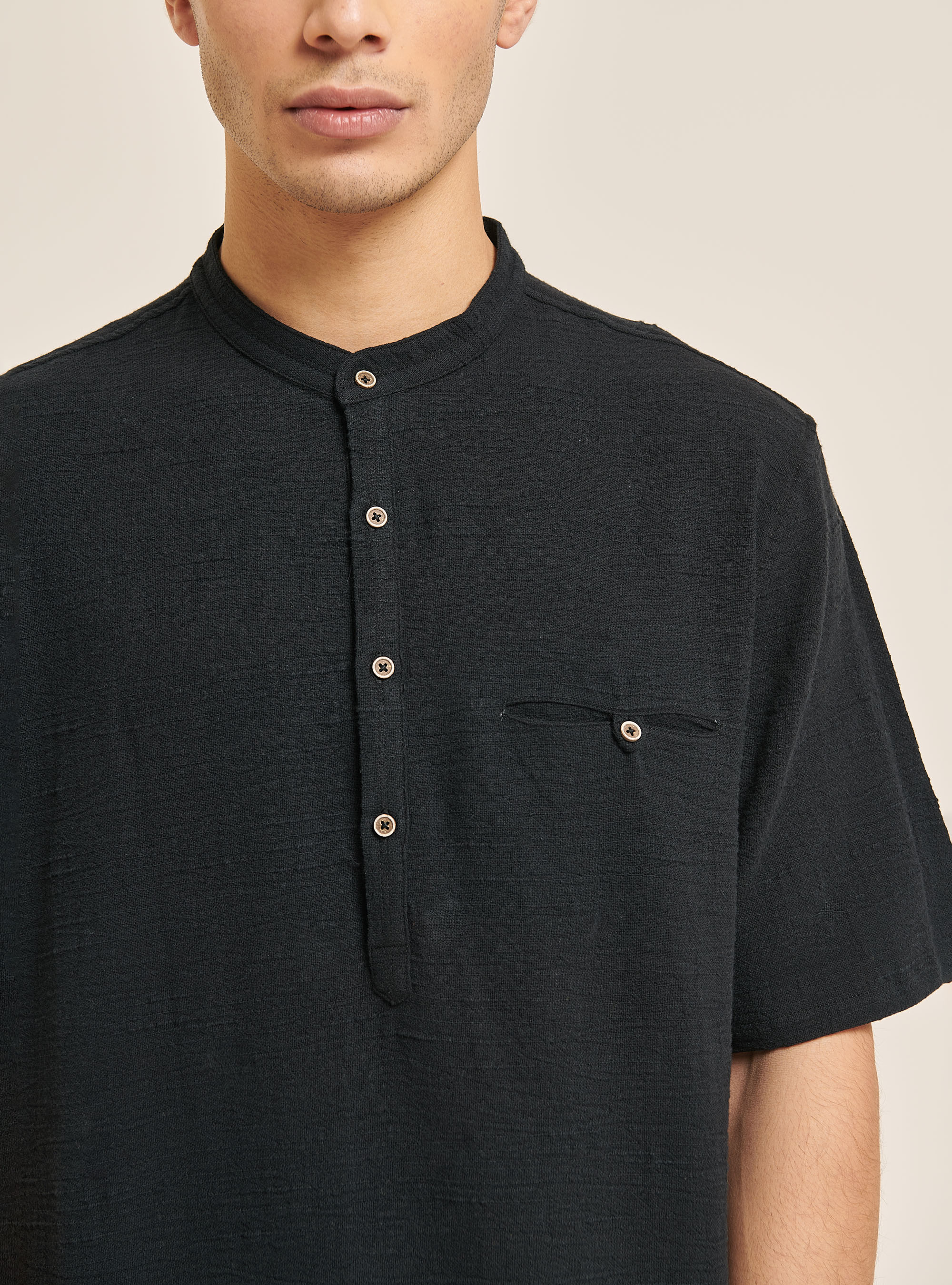 Chemise &agrave; manches courtes en lin m&eacute;lang&eacute; &agrave; col mao, C101 BLACK