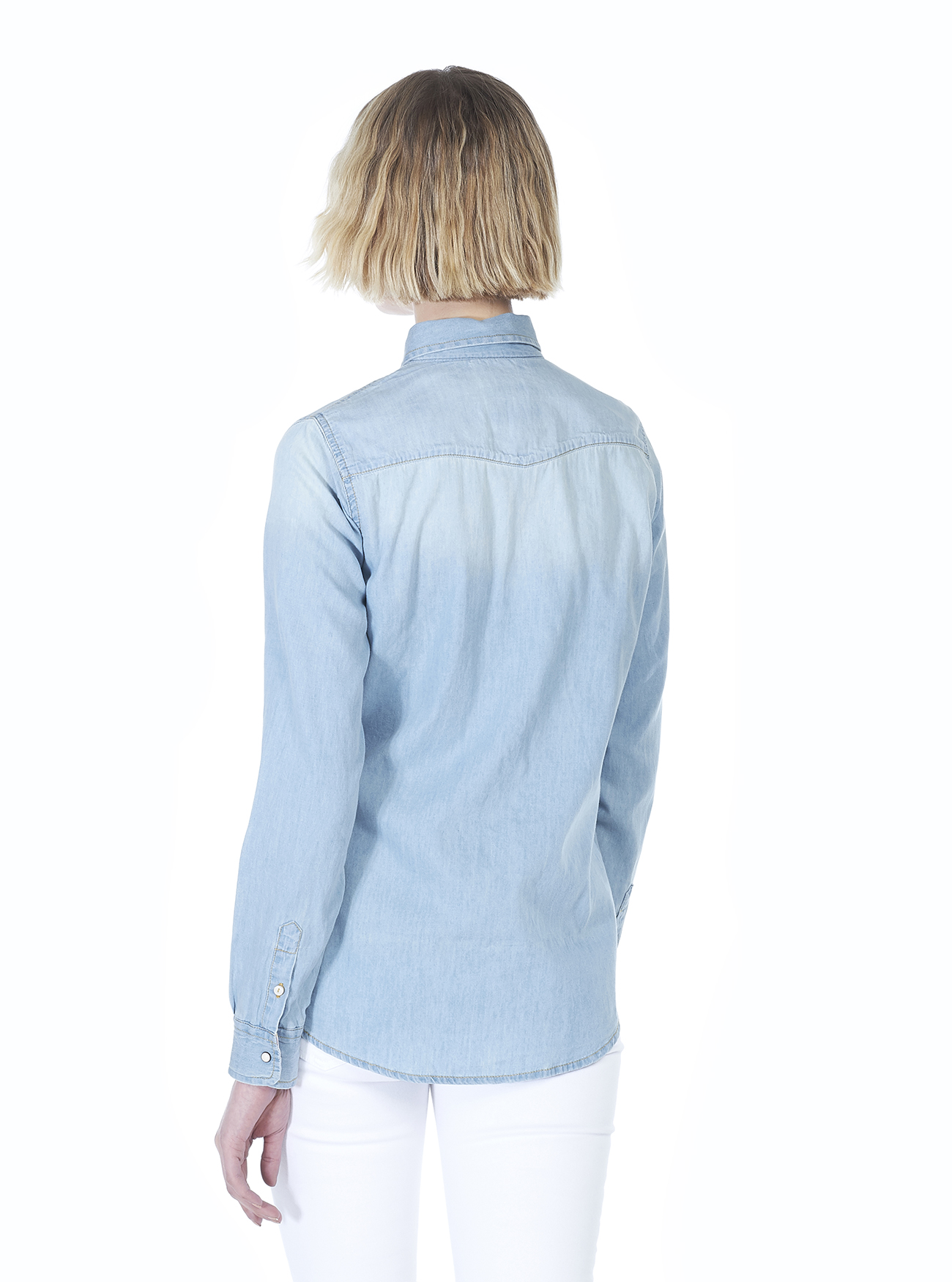 Camicia di jeans slim fit con tasche frontali, AZZURRO
