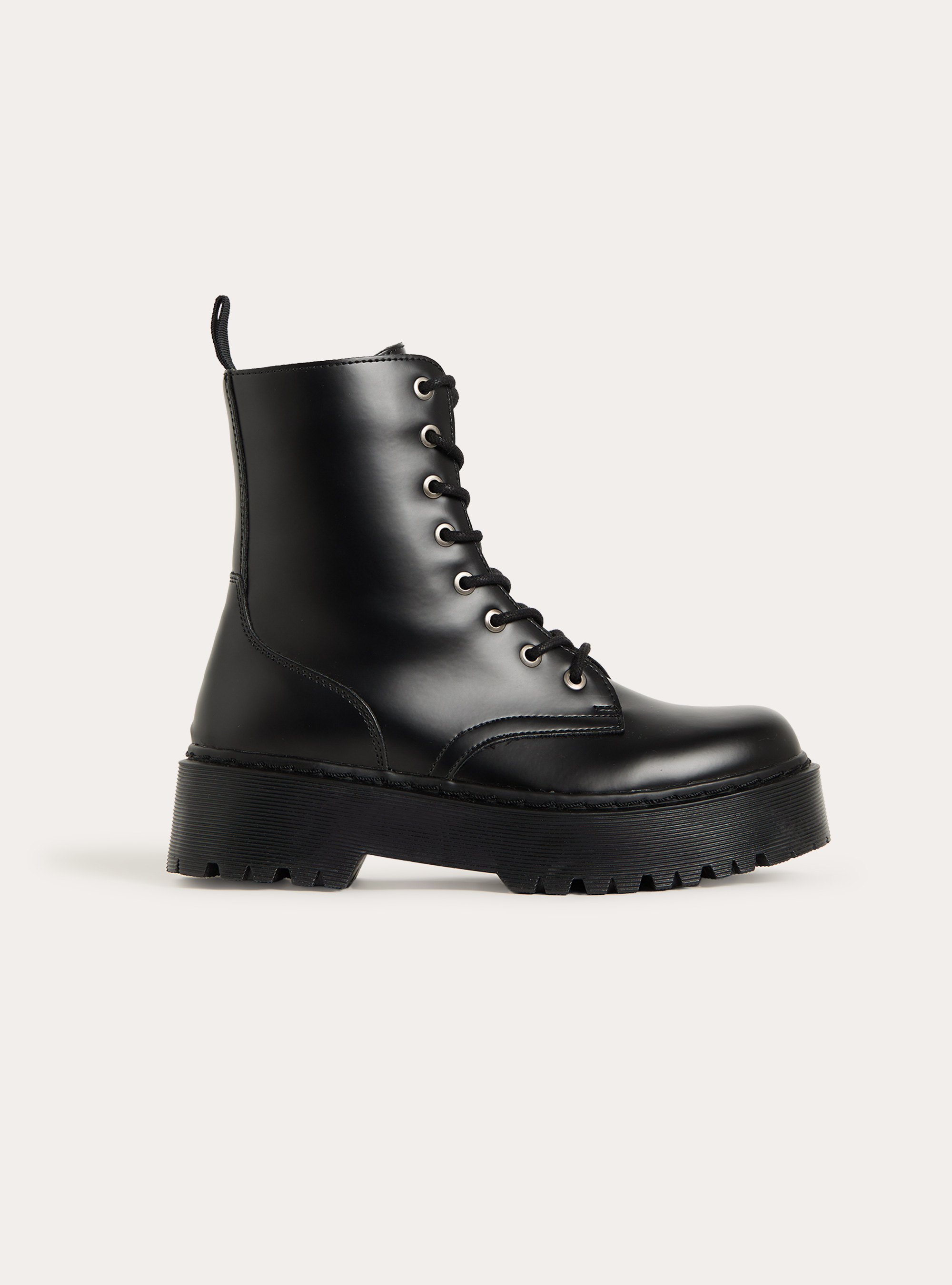 Schnuerboots in lederoptik mit profilsohle, BK1 BLACK