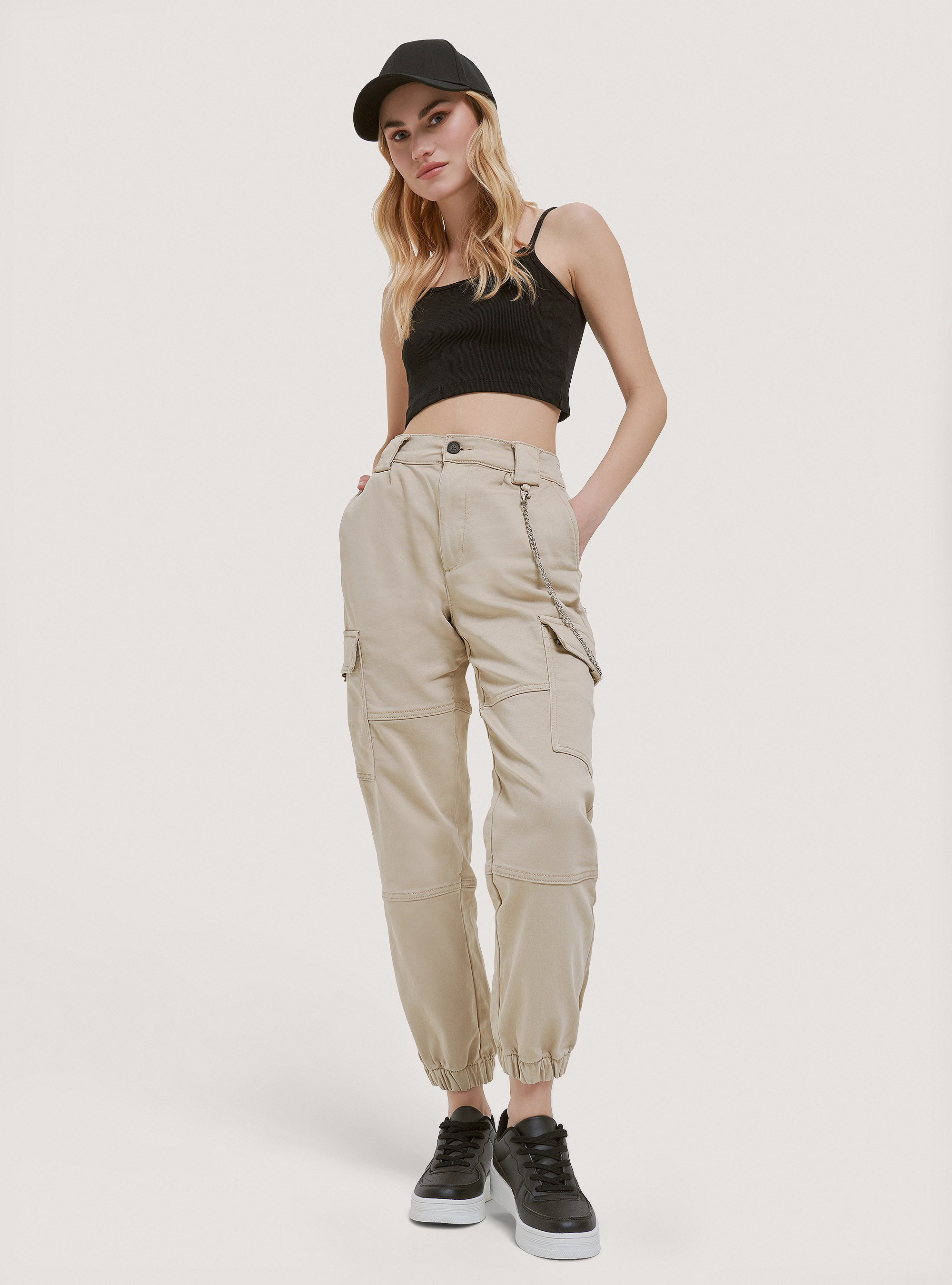 Jogger with large pockets and chain, BEIGE