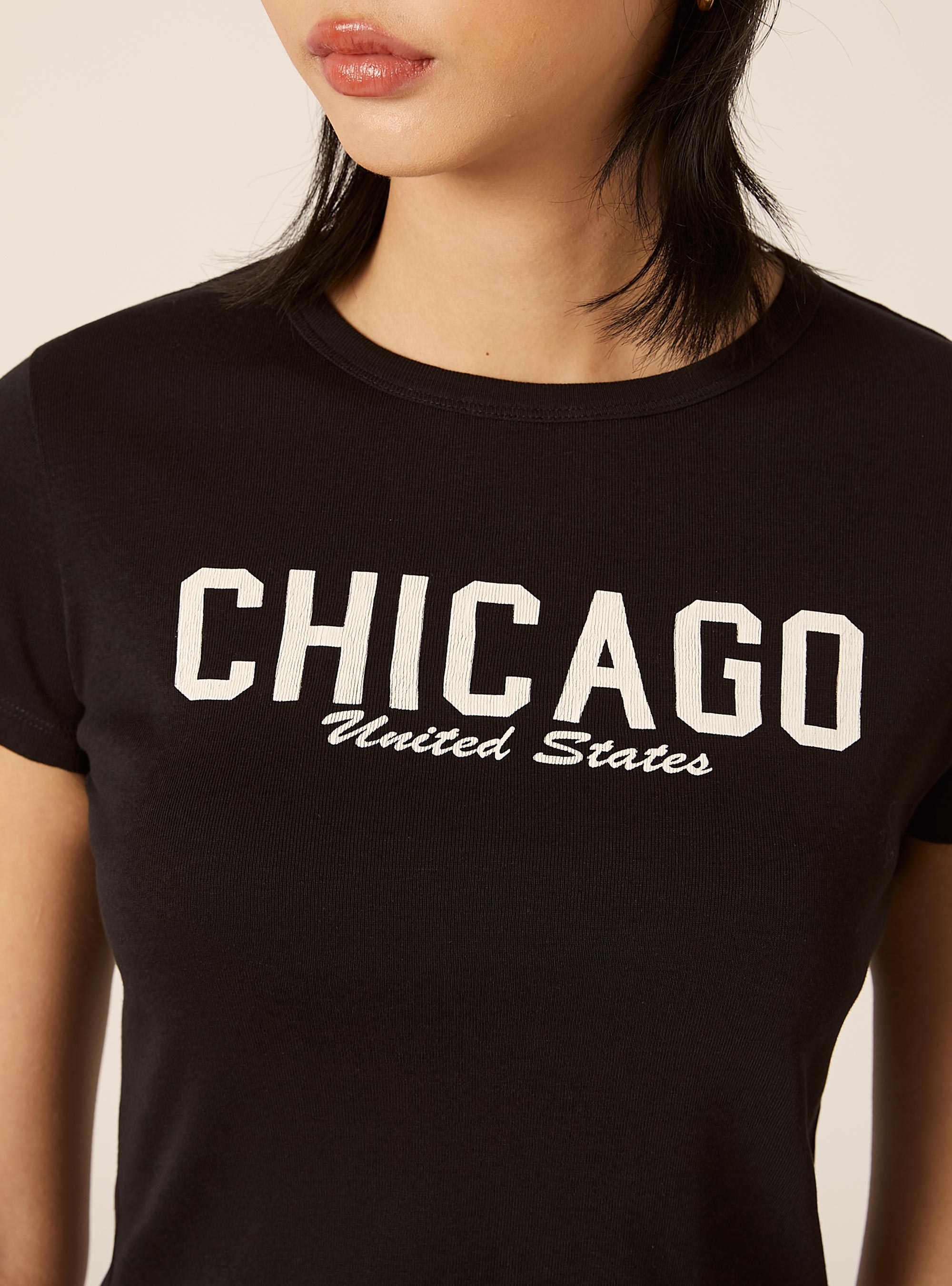 Kurz&auml;rmeliges Crop-T-Shirt mit College-Grafik-Print, BK1 BLACK