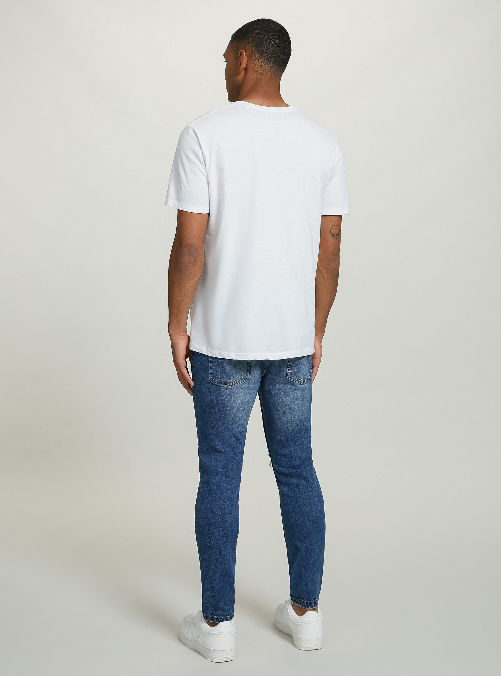 Stretch denim carrot fit jeans with rips, D003 MEDIUM BLUE