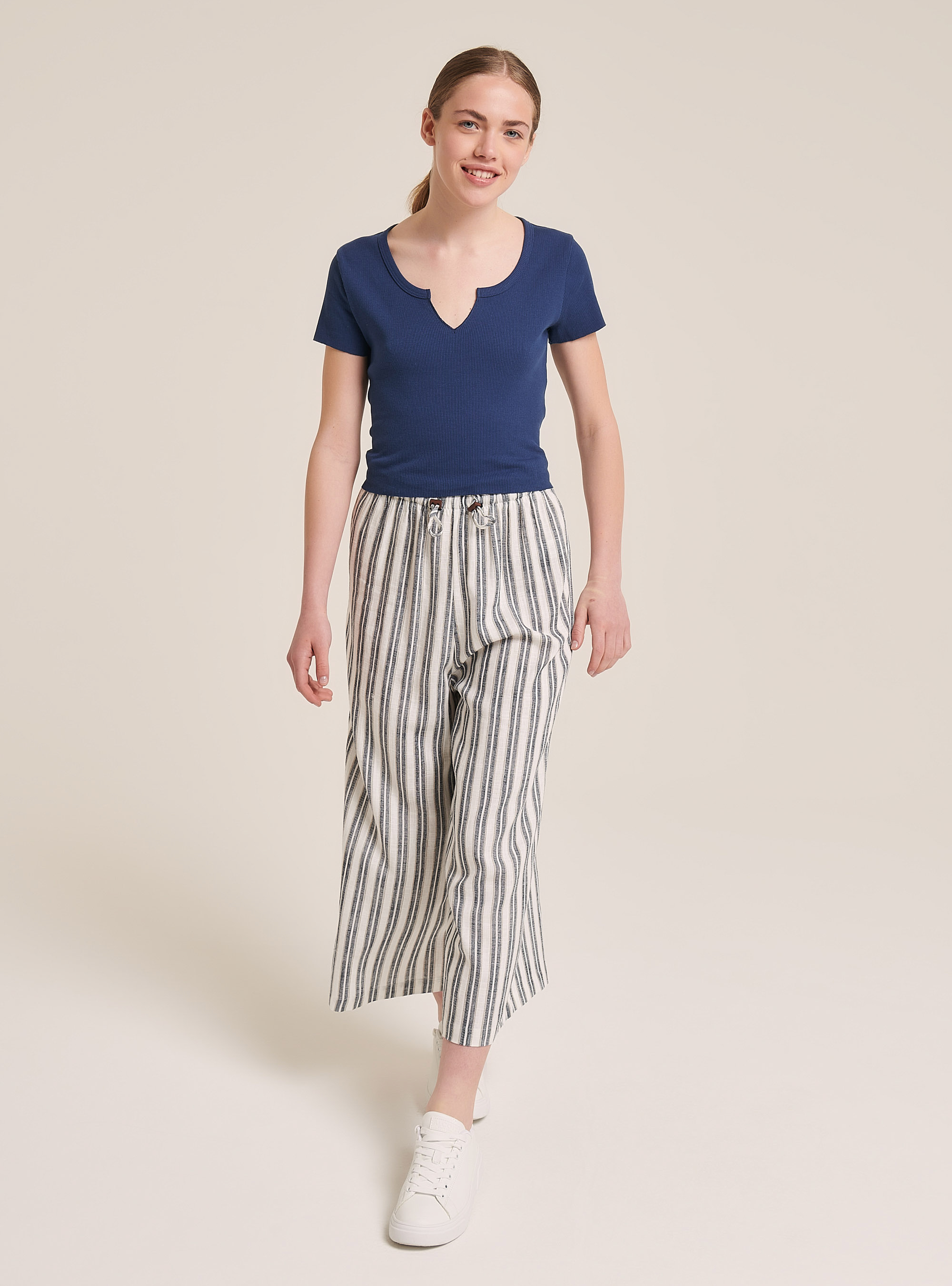 Maglietta cropped a costine con scollo a v taglio vivo, C192 BLUE