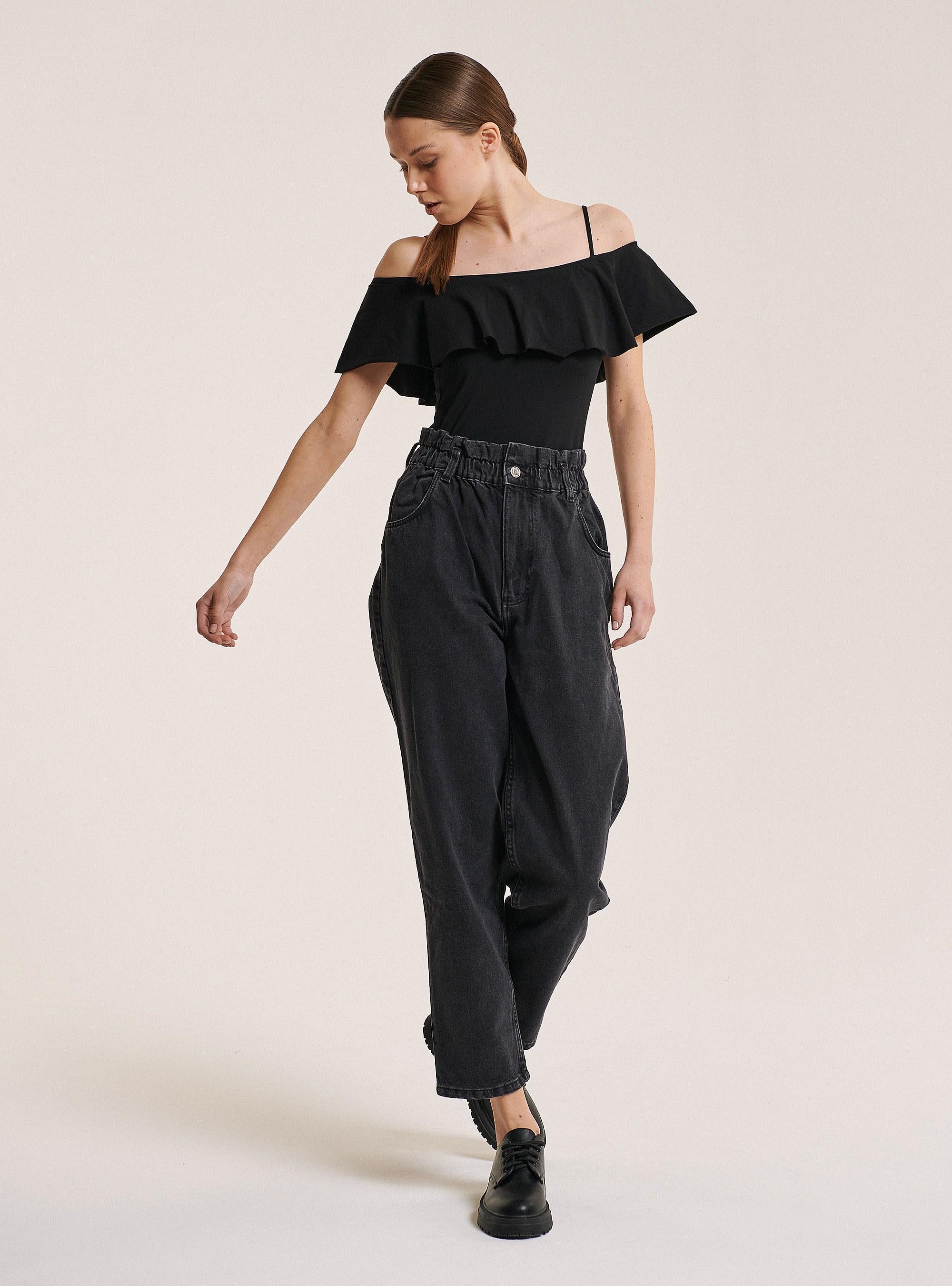 Slouchy fit jeans in organic cotton with elastic waistband, BLACK