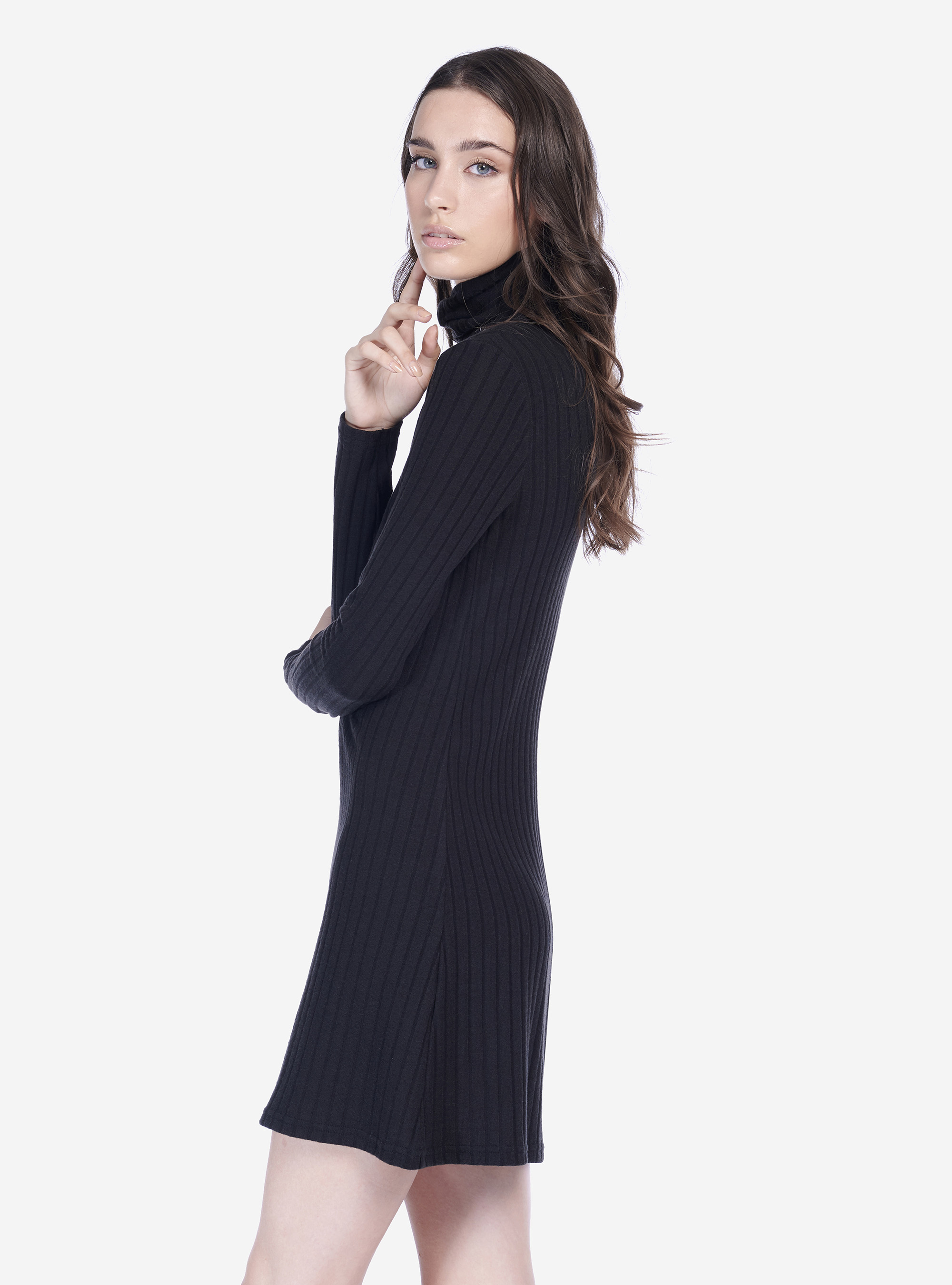 Kurzes Kleid mit geripptem Rollkragen, C101 BLACK