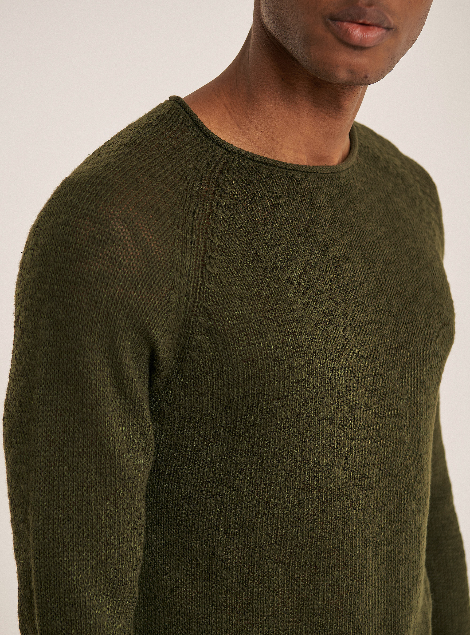 Pullover with open neckline and raw cut, C6631 KAKY