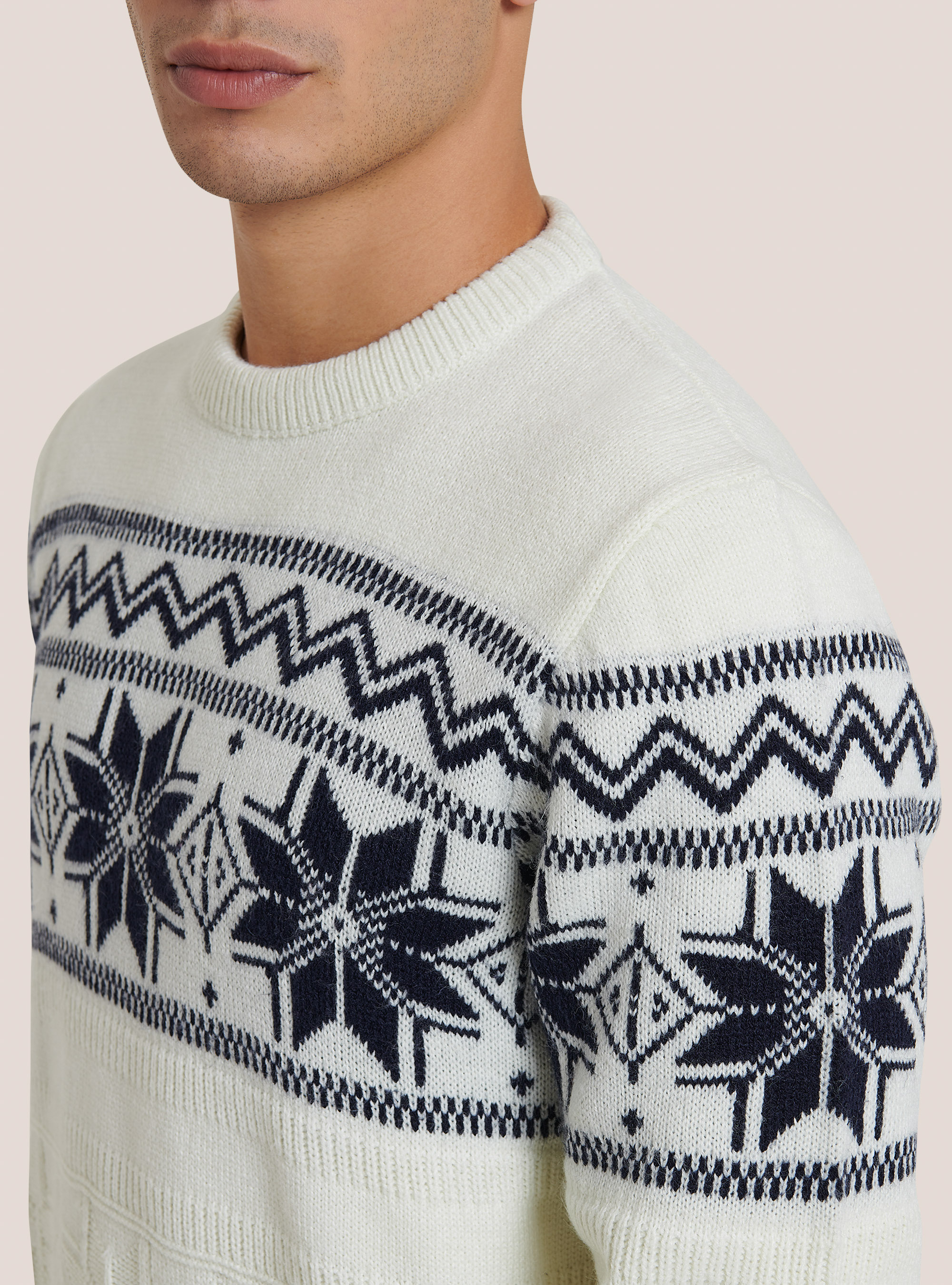 Crew-neck pullover with snowflakes, WHITE