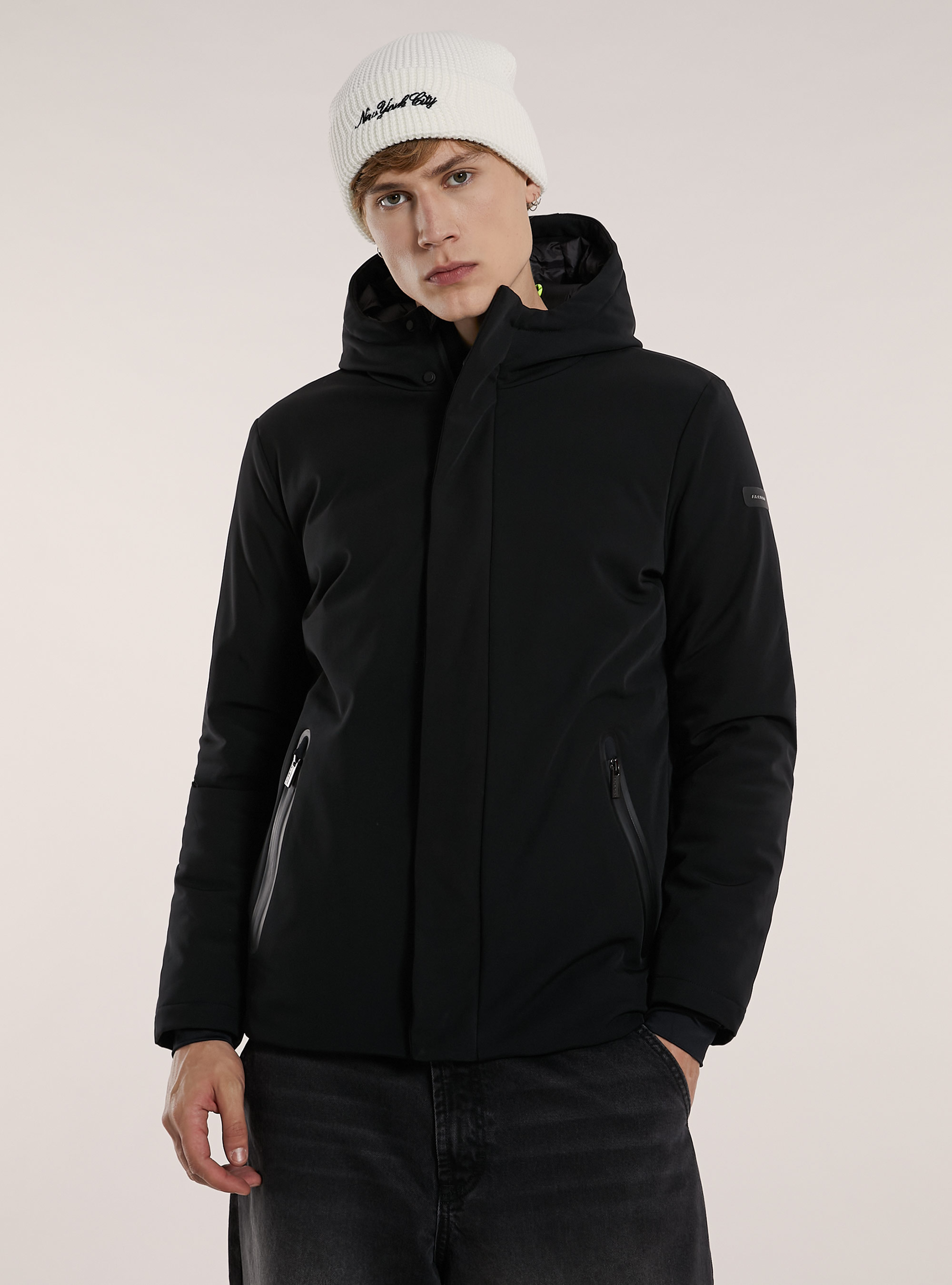 Giubbotto in tessuto tecnico con imbottitura riciclata, BK1 BLACK