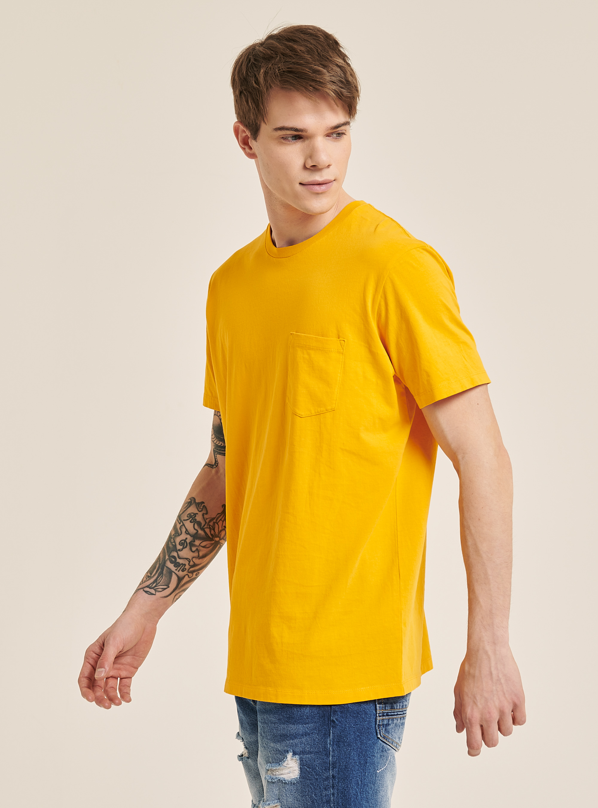 Maglietta girocollo con taschino in cotone, C719 SENAPE