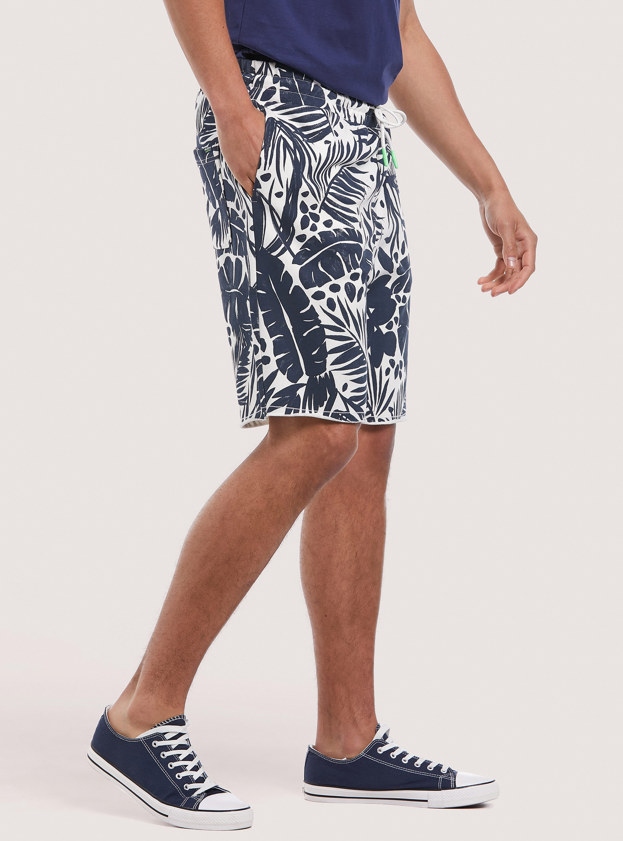 Cotton jogger bermuda shorts with print, LEAFS