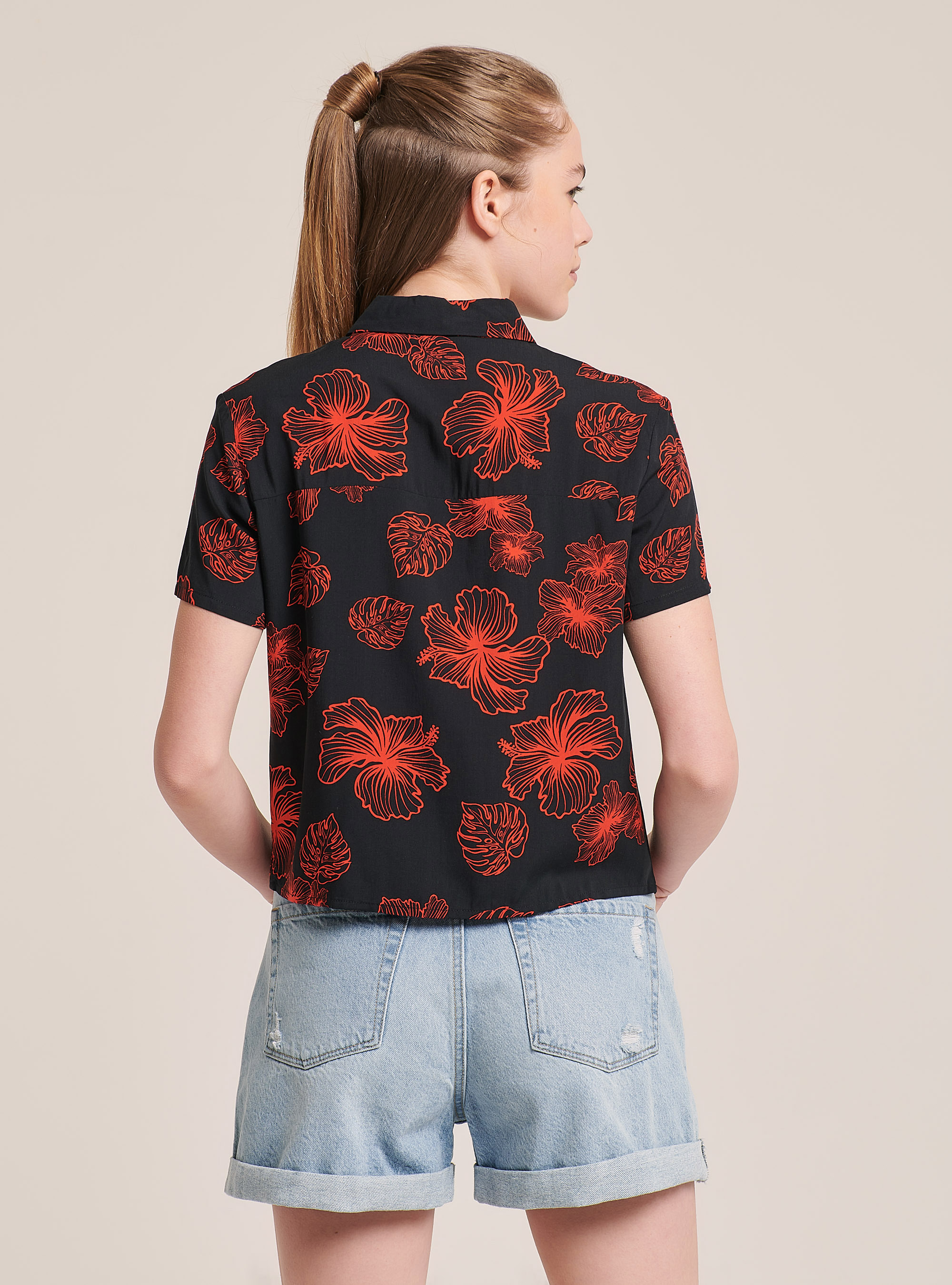 Cropped shirt with print, BLACK