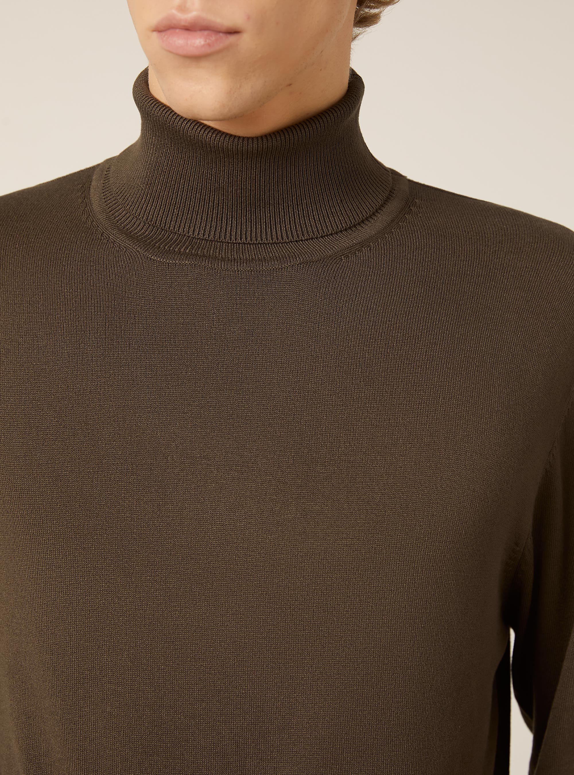 Jersey de cuello alto en viscosa suave, TB2 TOBACCO MEDIUM