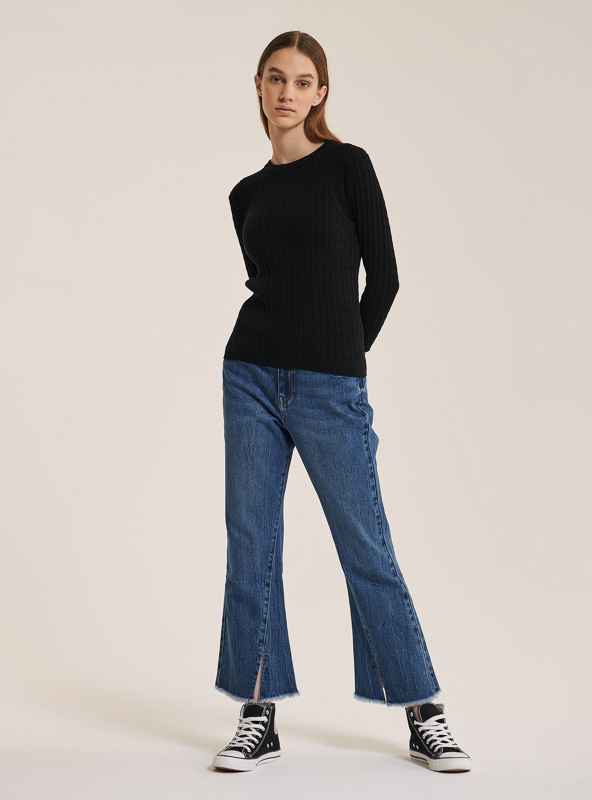 Pullover mit Rundhalsausschnitt und Zopfstrick, C101 BLACK