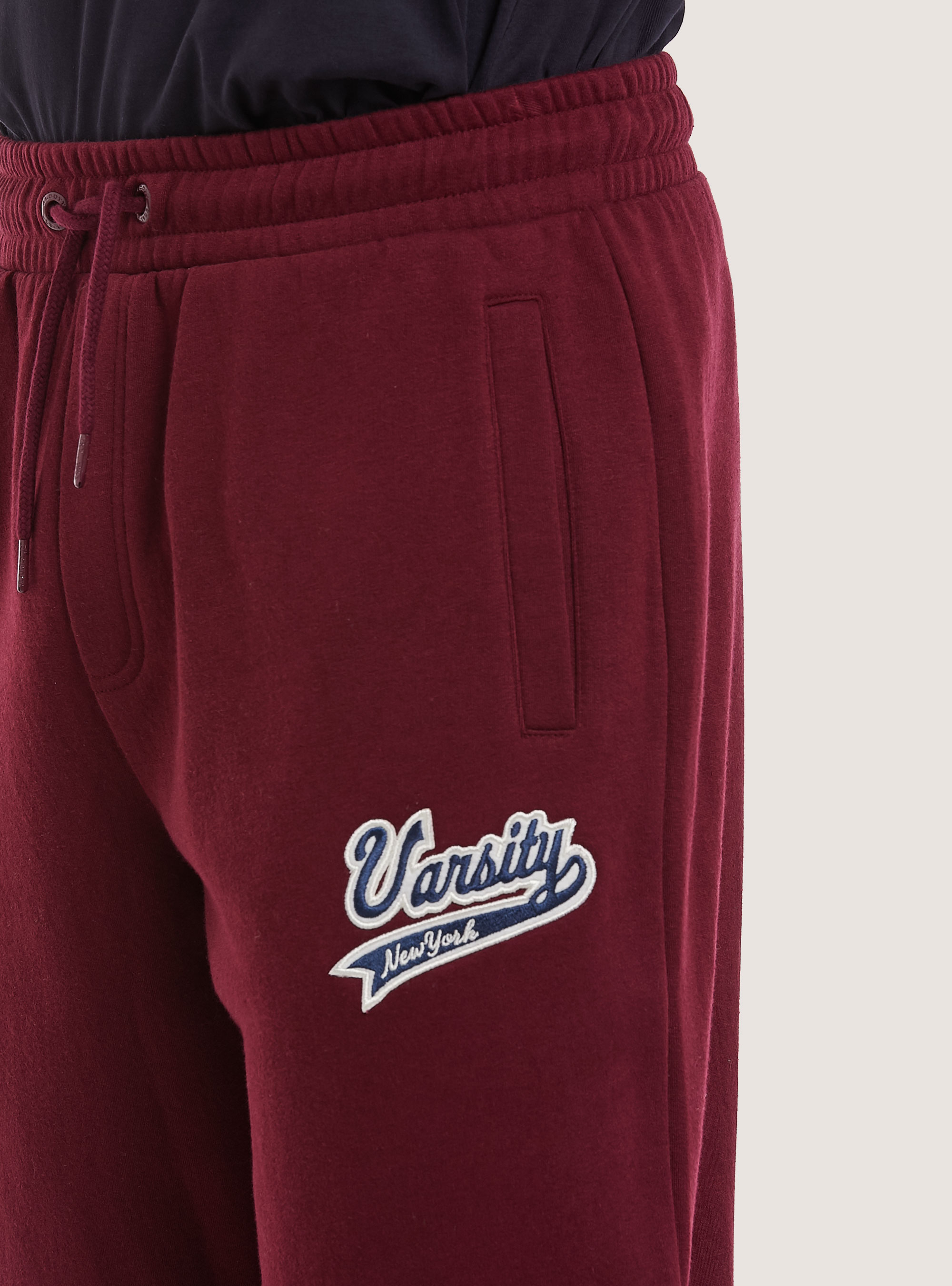 Pantalones jogger con parche universitario, BO2 BORDEAUX MEDIUM