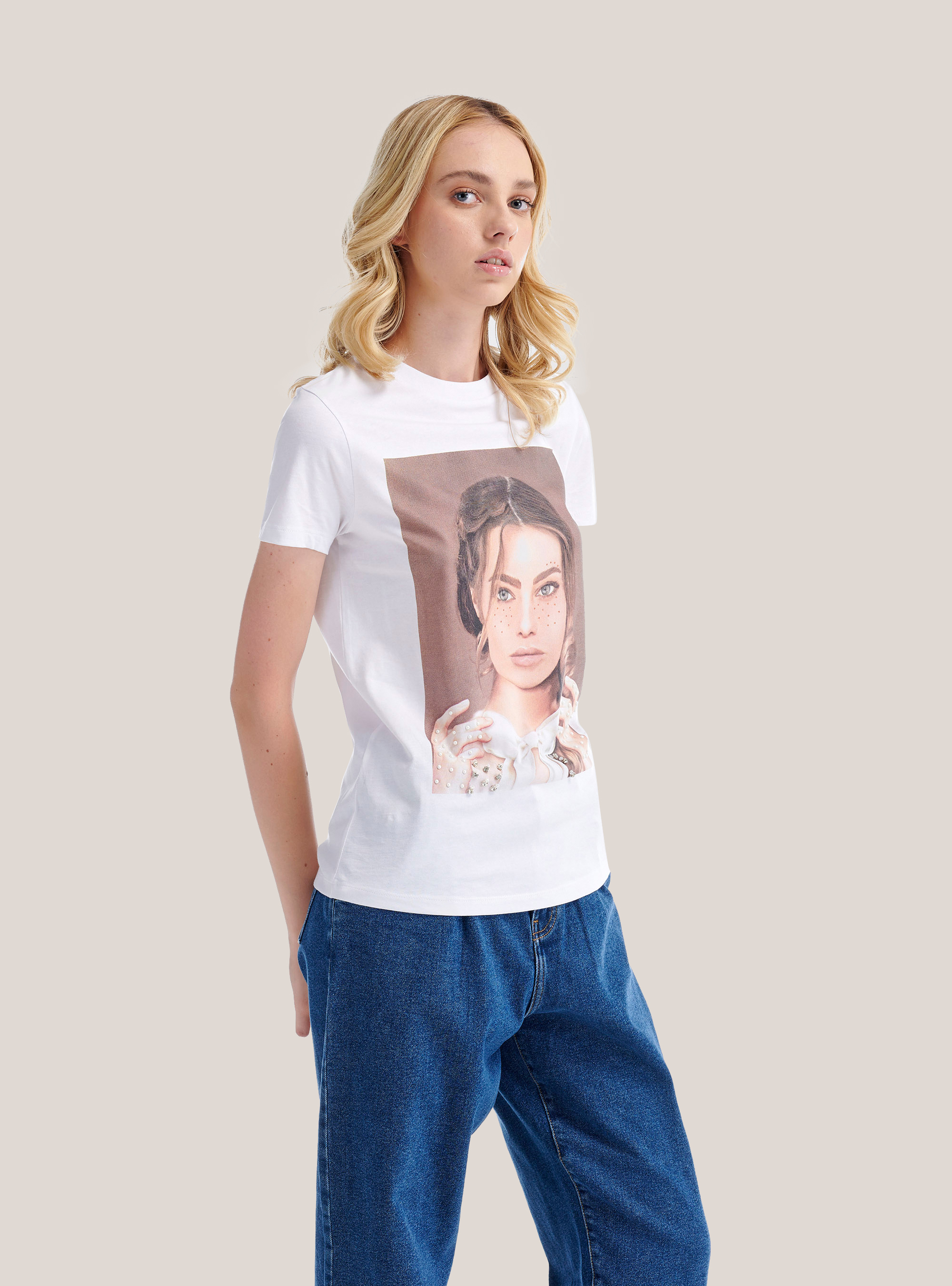 T-shirt with photographic print and pearl applications, WHITE