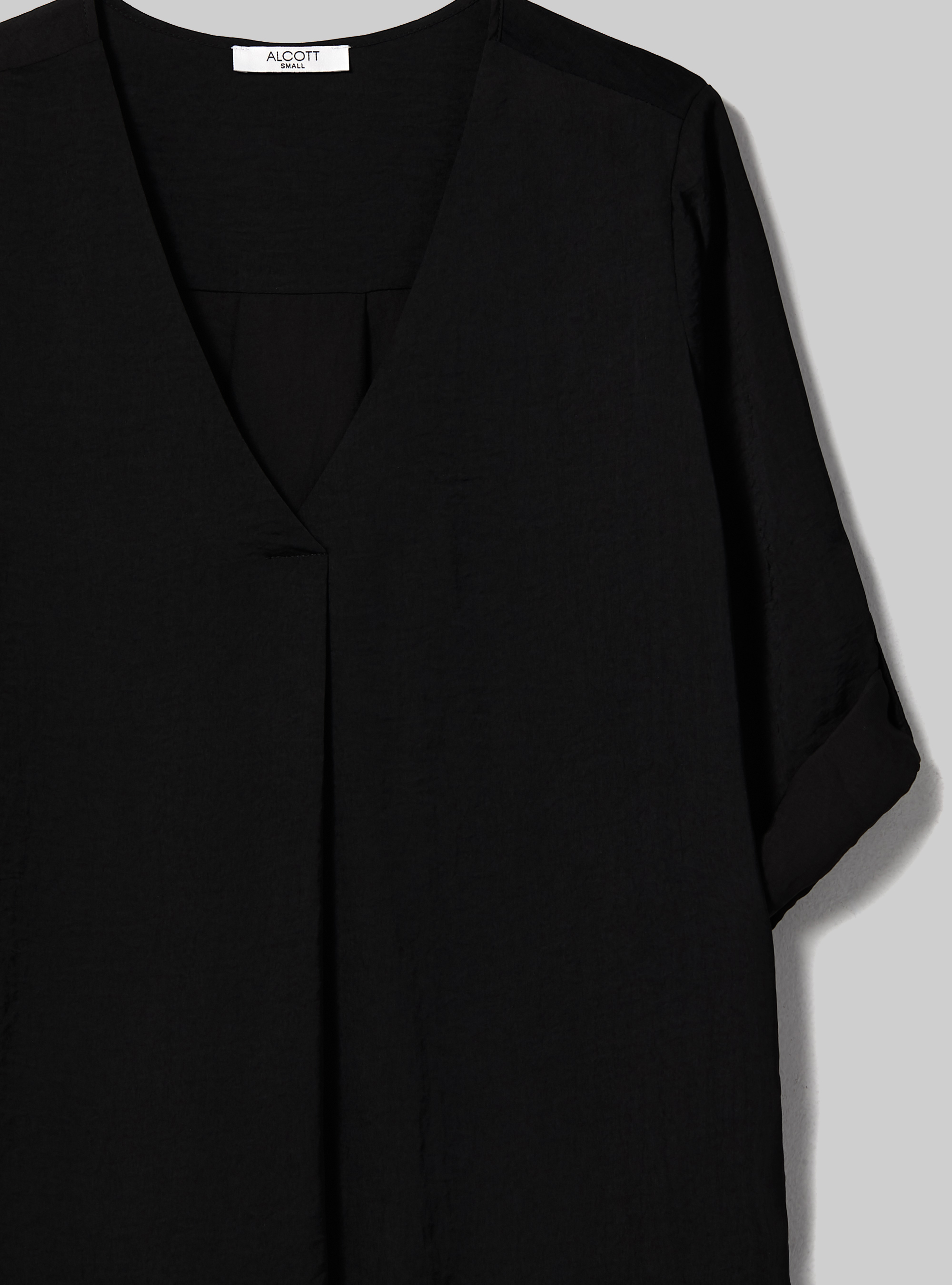 Plain-coloured blouse with neckline, BK1 BLACK