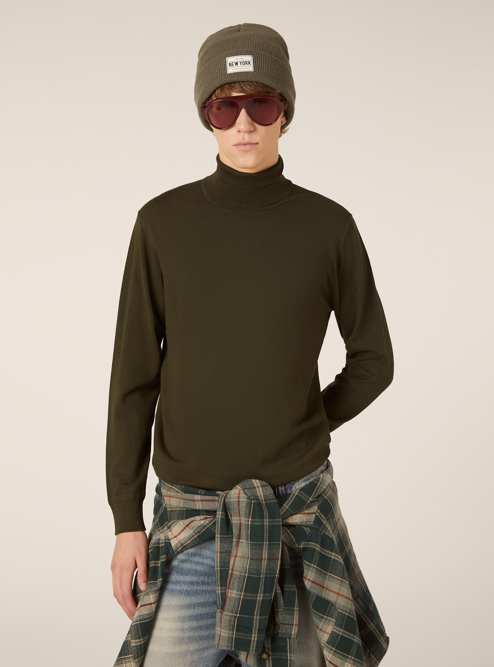 Jersey de cuello alto en viscosa suave, KY1 KAKY DARK