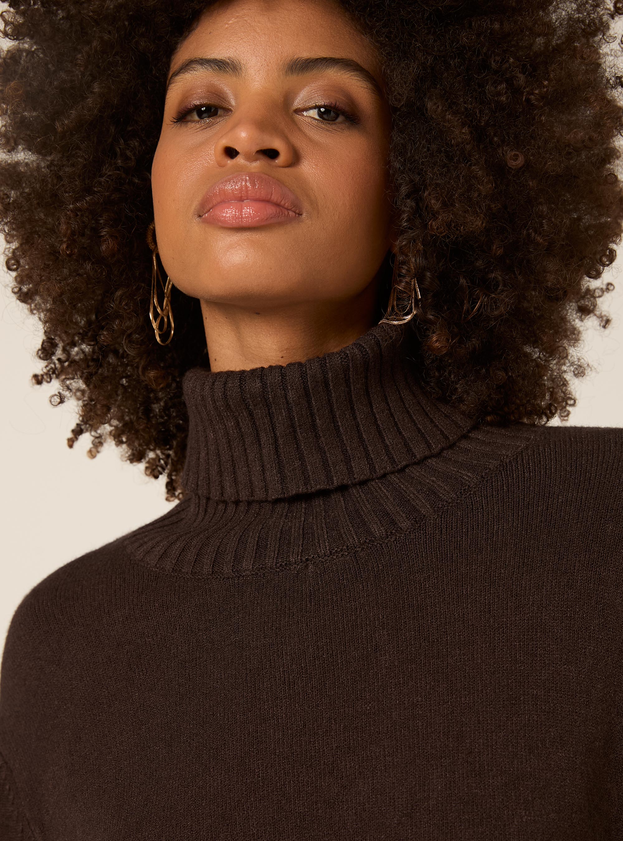 Pullover collo alto fondo a coste, BR1 BROWN DARK