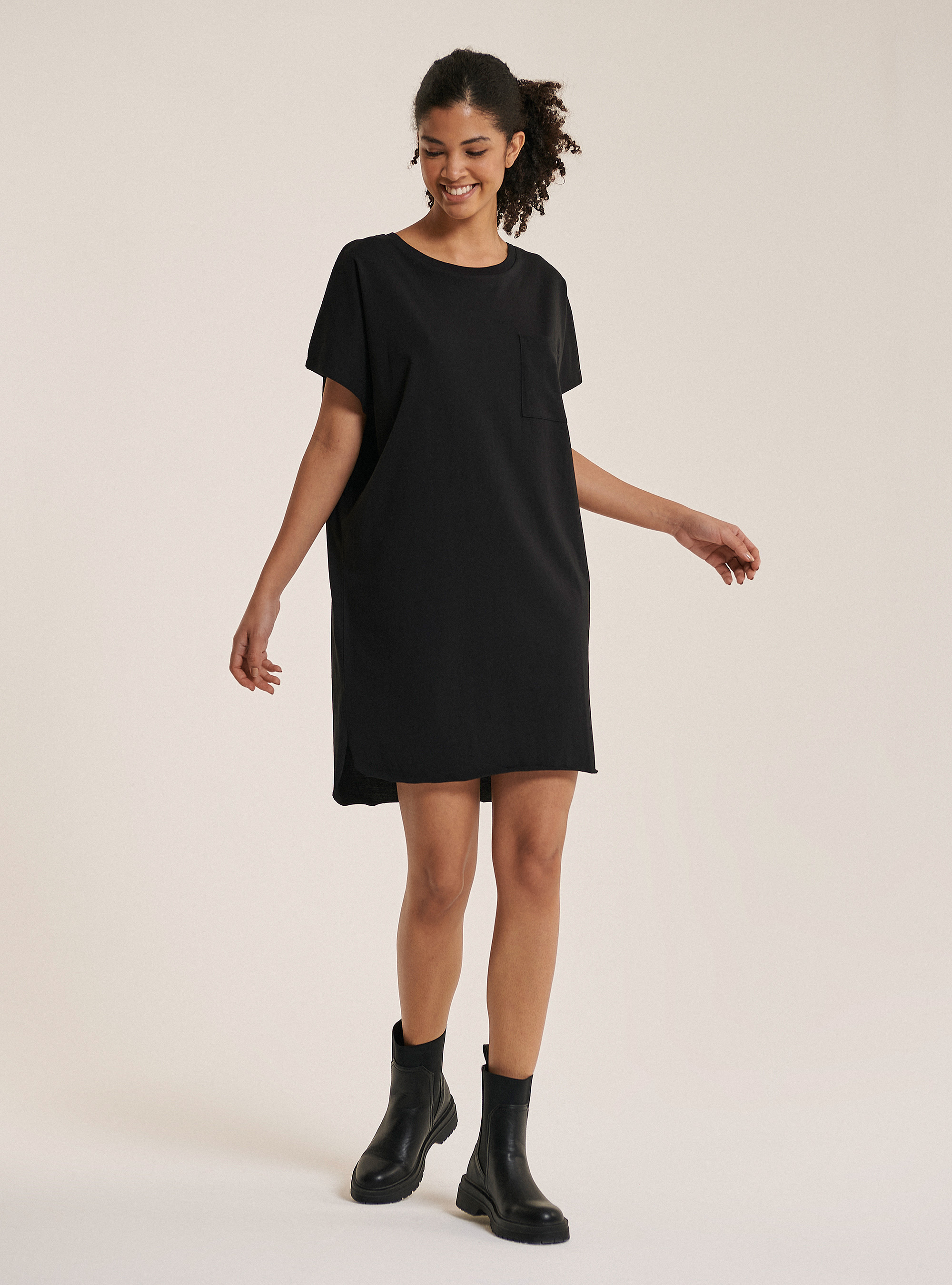 Basic dress with pocket in solid colour, BLACK